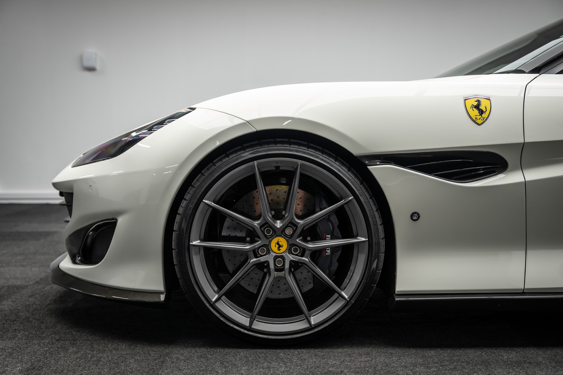 FERRARI PORTOFINO * FULL NOVITEC * FULL CARBON * 1 OF 1 * 9600KM * FRISCH AB FERRARI SERVICE * FERRARI APPROVED GARANTIE *-showroom-element-1