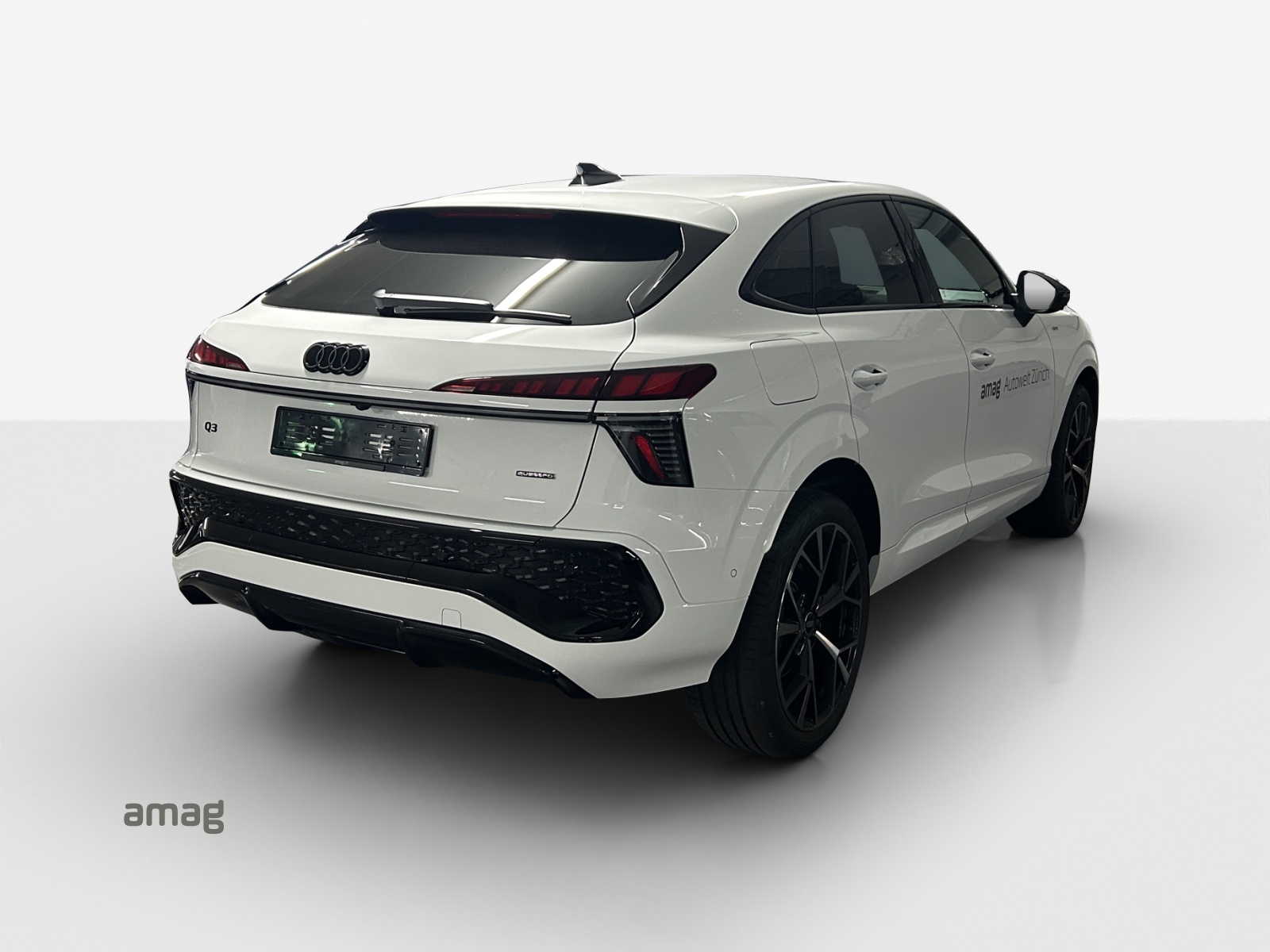 AUDI Q3 Sportback TFSI quattro 195 kW S tronic-image-4