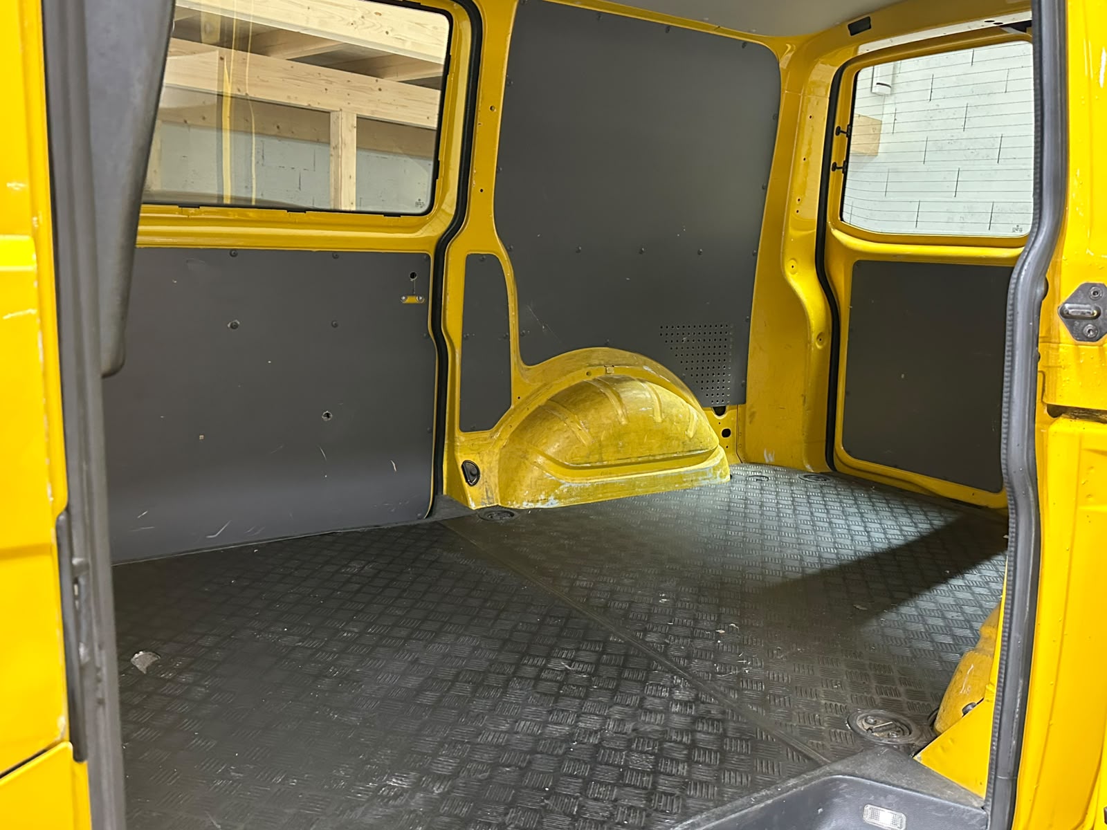 VW T6.1 2.0 TDI DSG-image-11