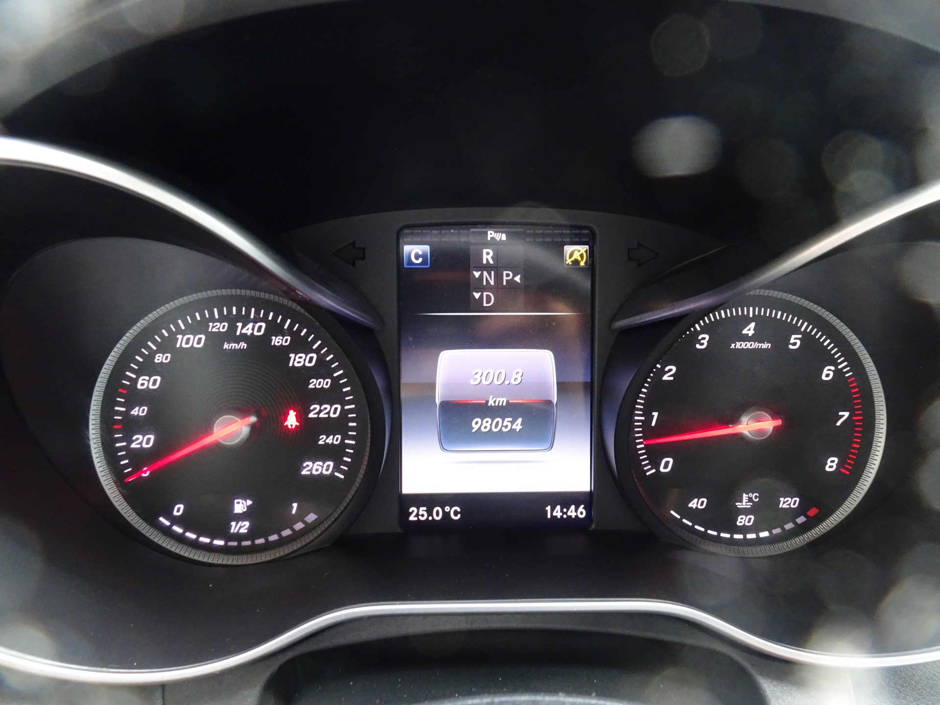 MERCEDES-BENZ C 200 AMG Line 4Matic 7G-Tronic-image-12