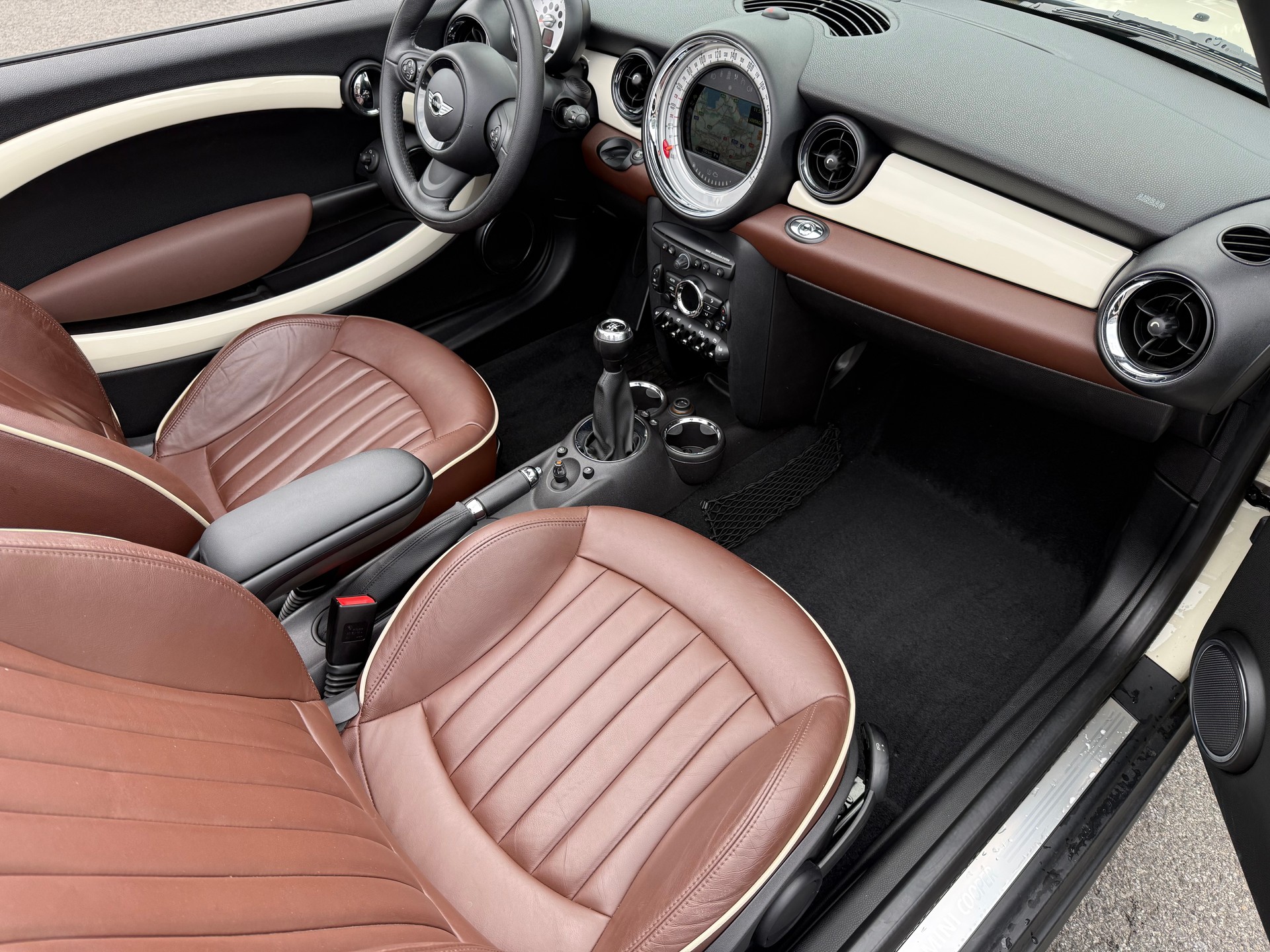 MINI Cooper Cabriolet-image-14