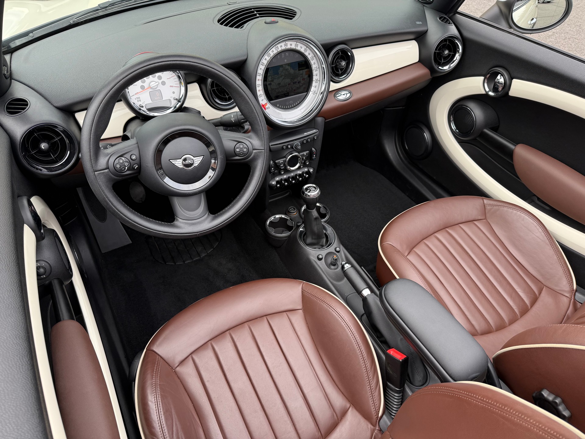MINI Cooper Cabriolet-image-11