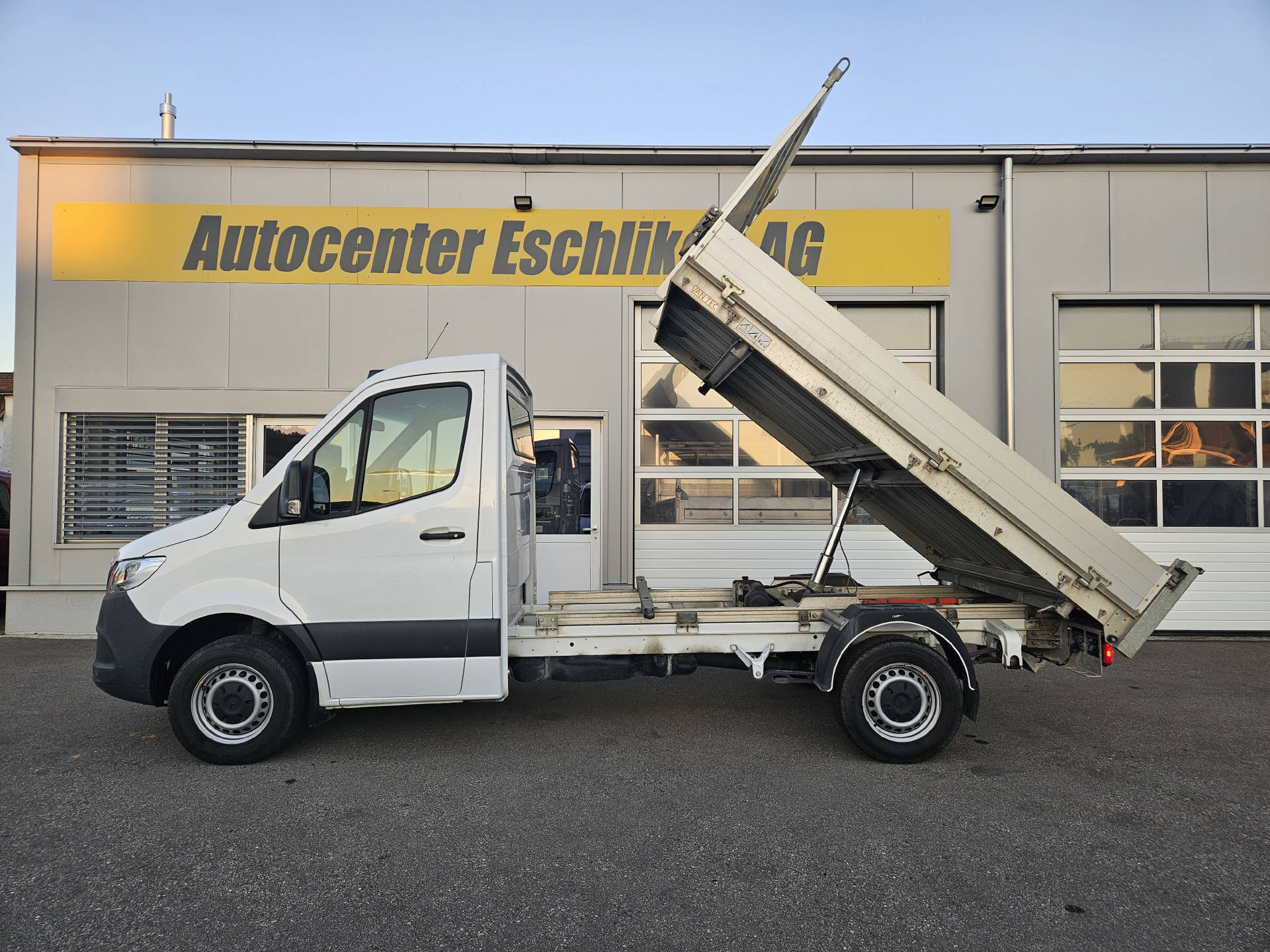 MERCEDES-BENZ Sprinter 317 Kab.-Ch. 3665 S 2.0 CDI 170* Automat * Klima * 3-Seitenkipper * Gratis-Service *-image-0