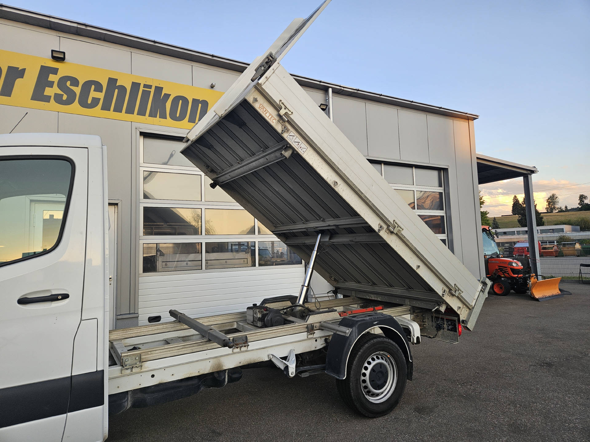 MERCEDES-BENZ Sprinter 317 Kab.-Ch. 3665 S 2.0 CDI 170* Automat * Klima * 3-Seitenkipper * Gratis-Service *-image-1
