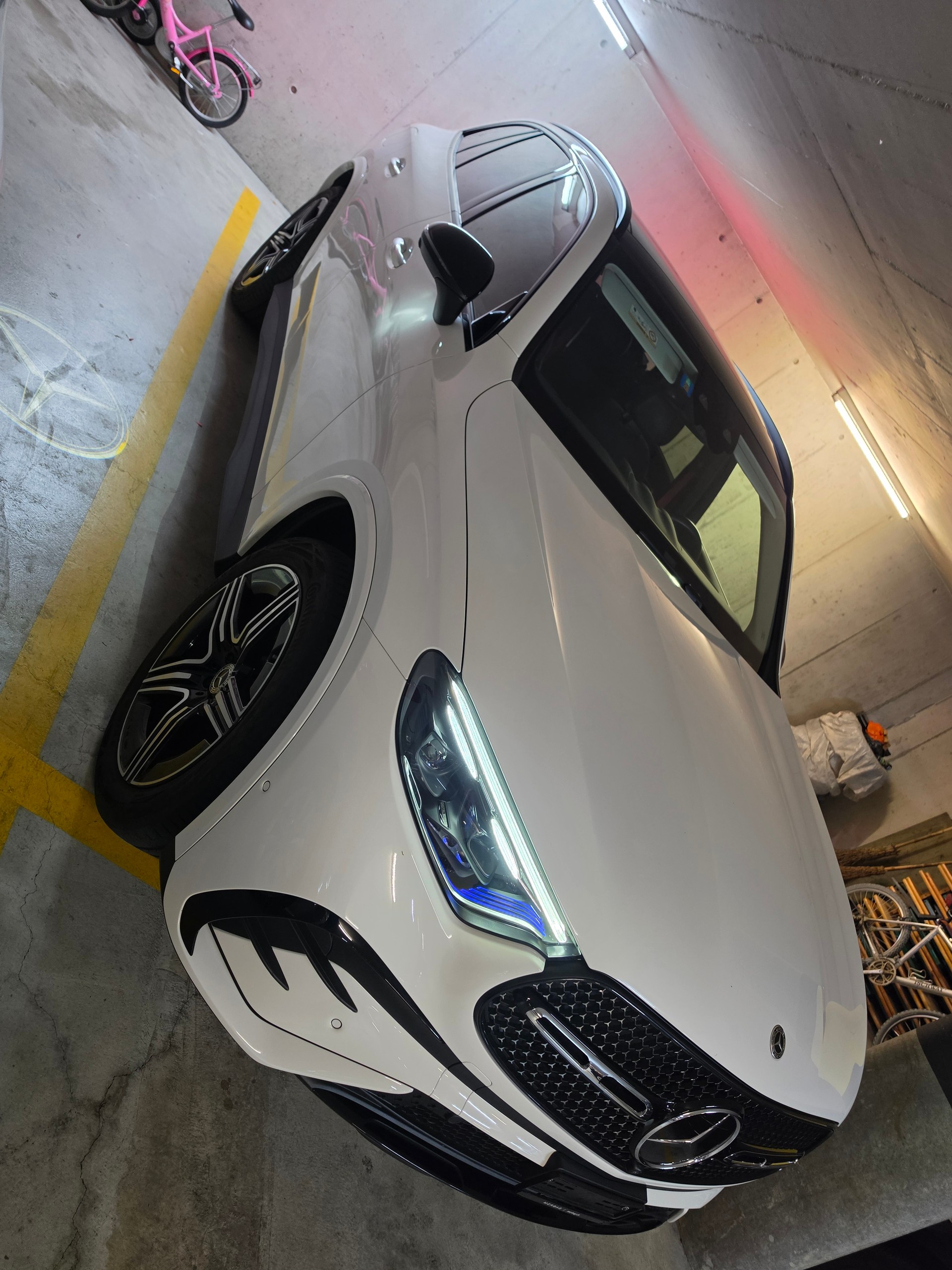 MERCEDES-BENZ GLC 300 e AMG Line 4matic-image-1