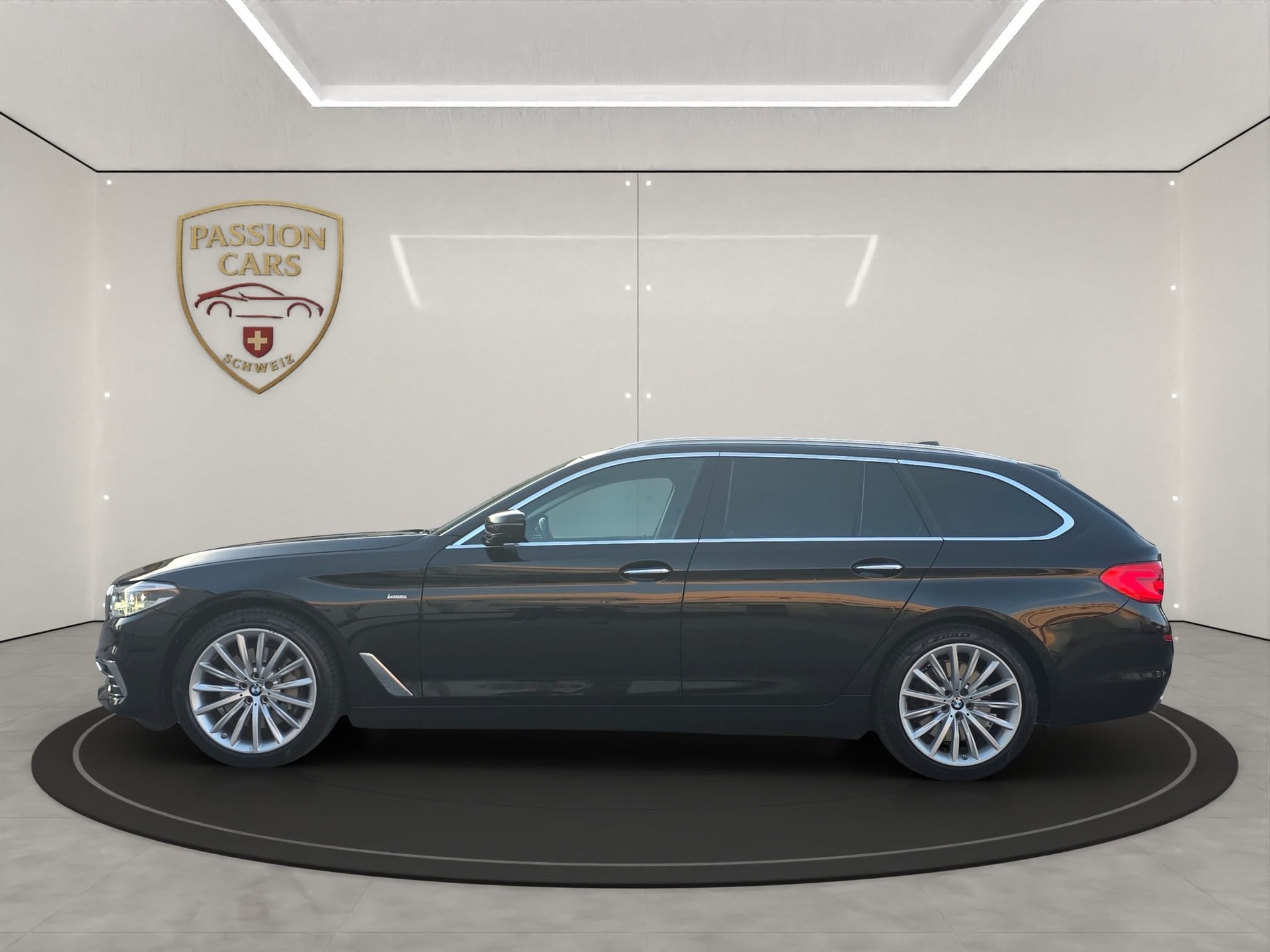 BMW 530d xDrive Touring Luxury Line Steptronic-image-1