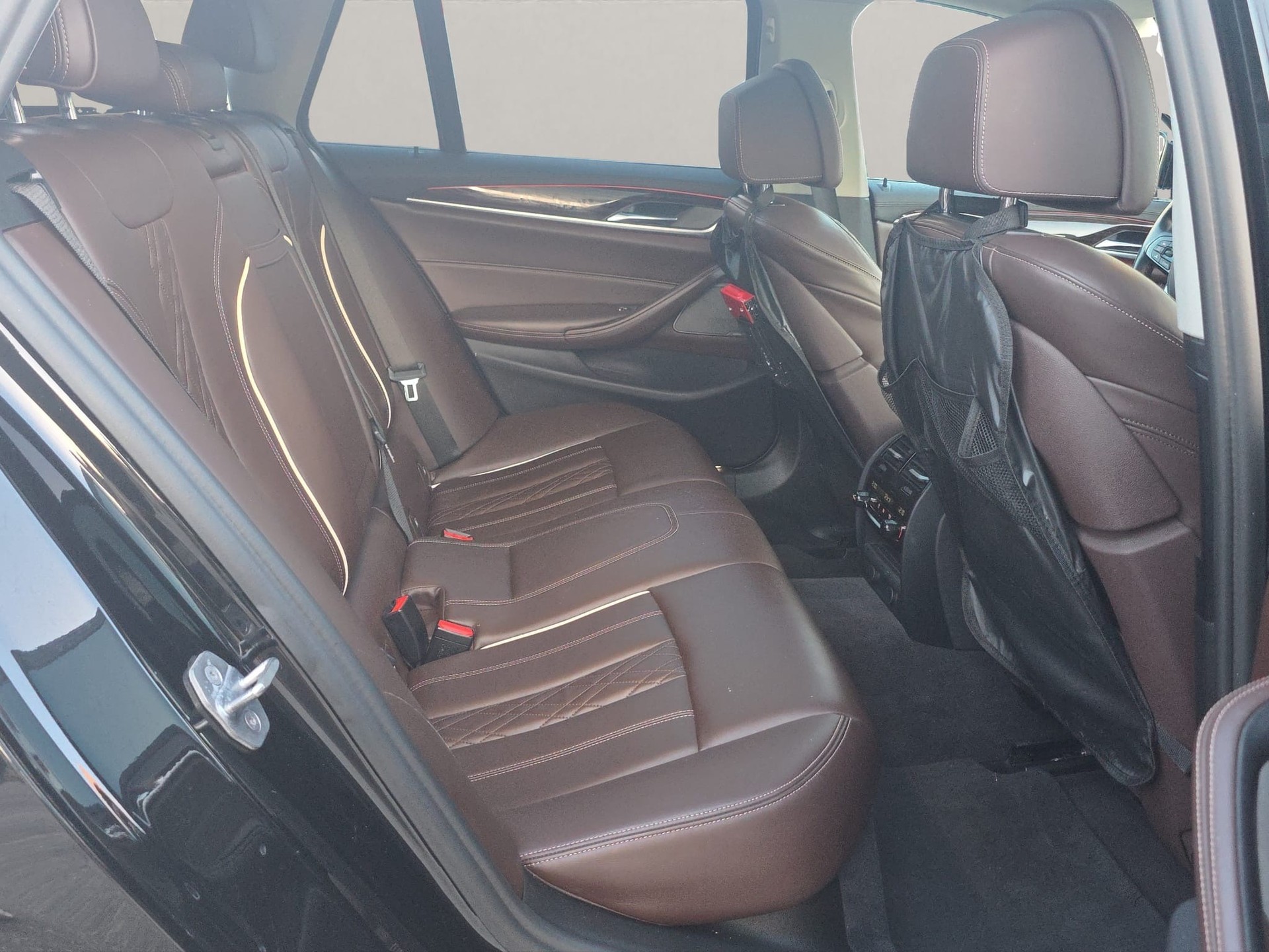 BMW 530d xDrive Touring Luxury Line Steptronic-image-13