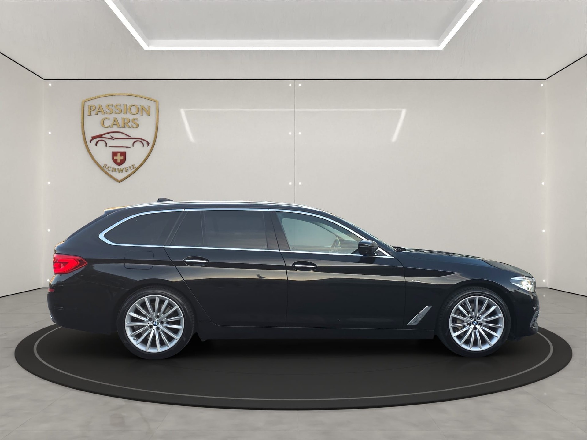 BMW 530d xDrive Touring Luxury Line Steptronic-image-5
