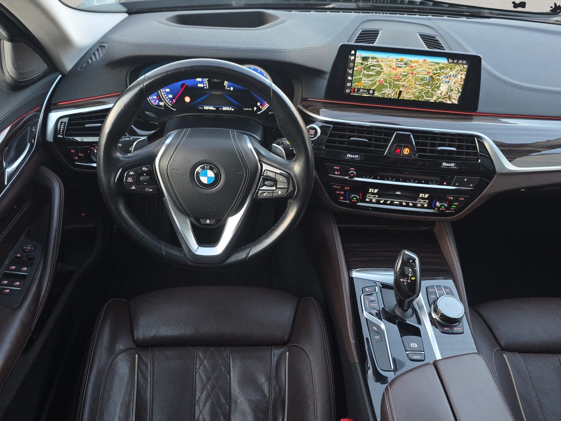 BMW 530d xDrive Touring Luxury Line Steptronic-image-10