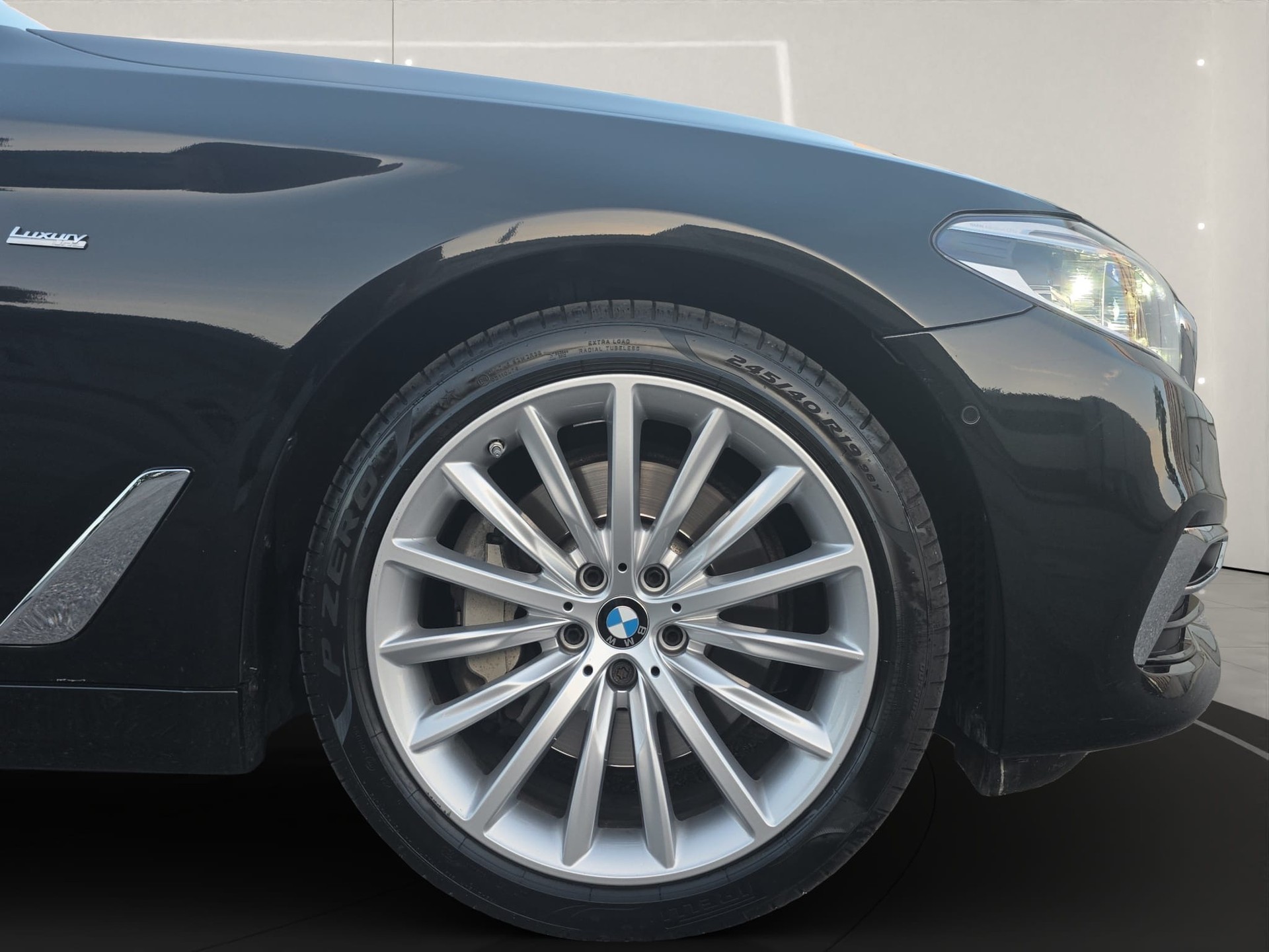BMW 530d xDrive Touring Luxury Line Steptronic-image-14