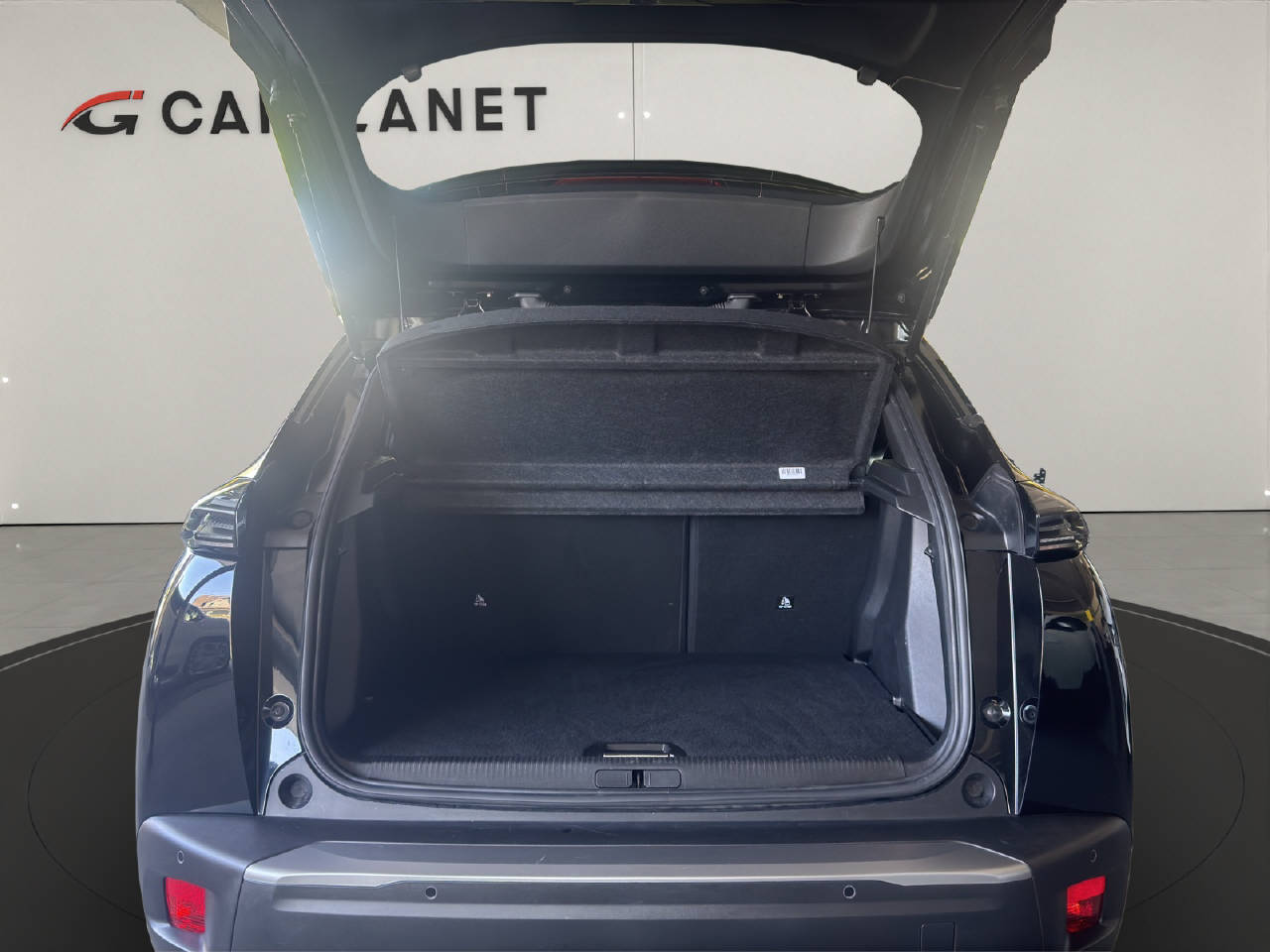 PEUGEOT 2008 1.2 Hybrid 145 PS GT-image-17