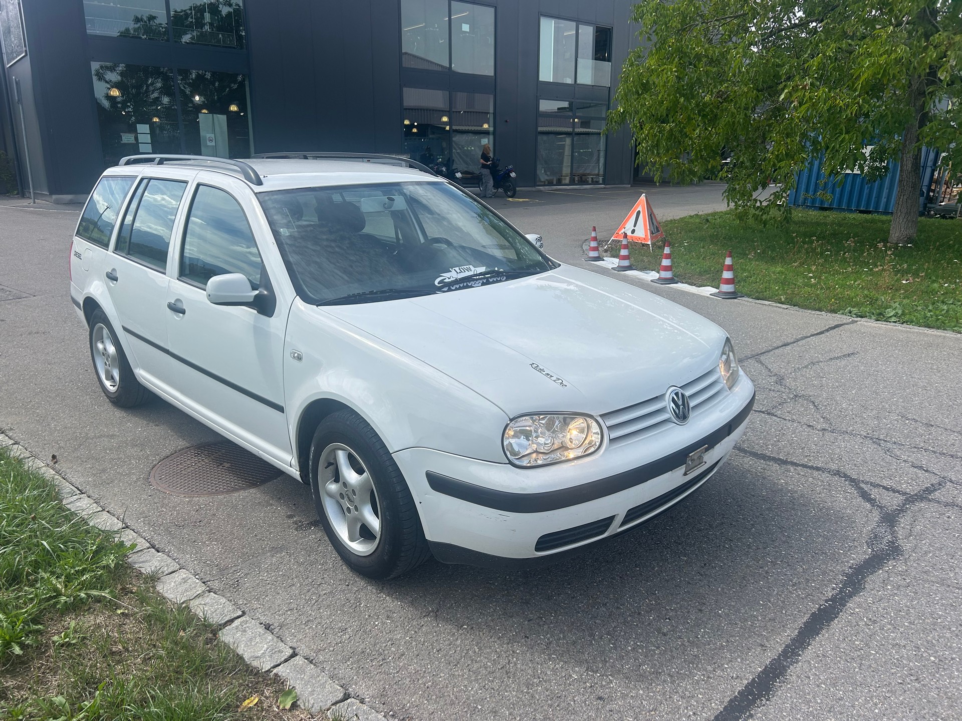 VW Golf Variant 1.9 TDI-image-1