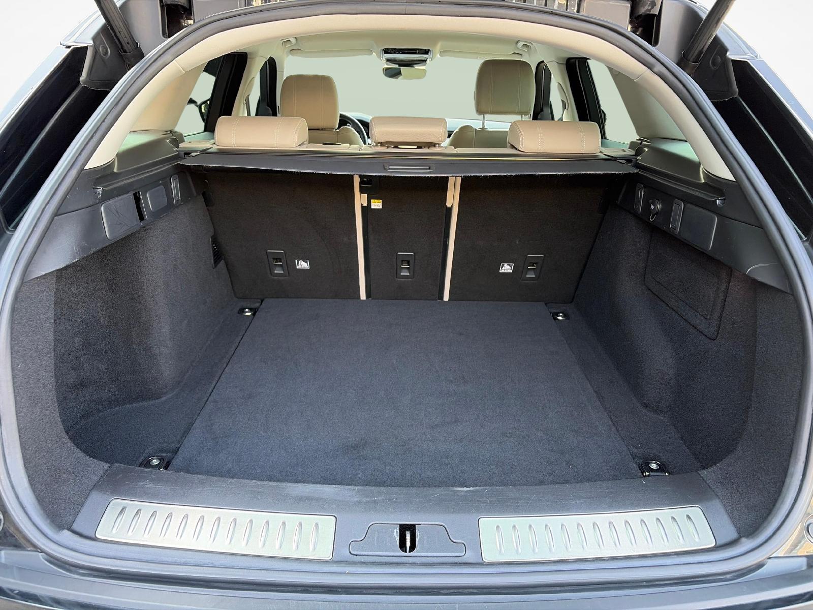 LAND ROVER Range Rover Velar 2.0 D 240 S-image-18