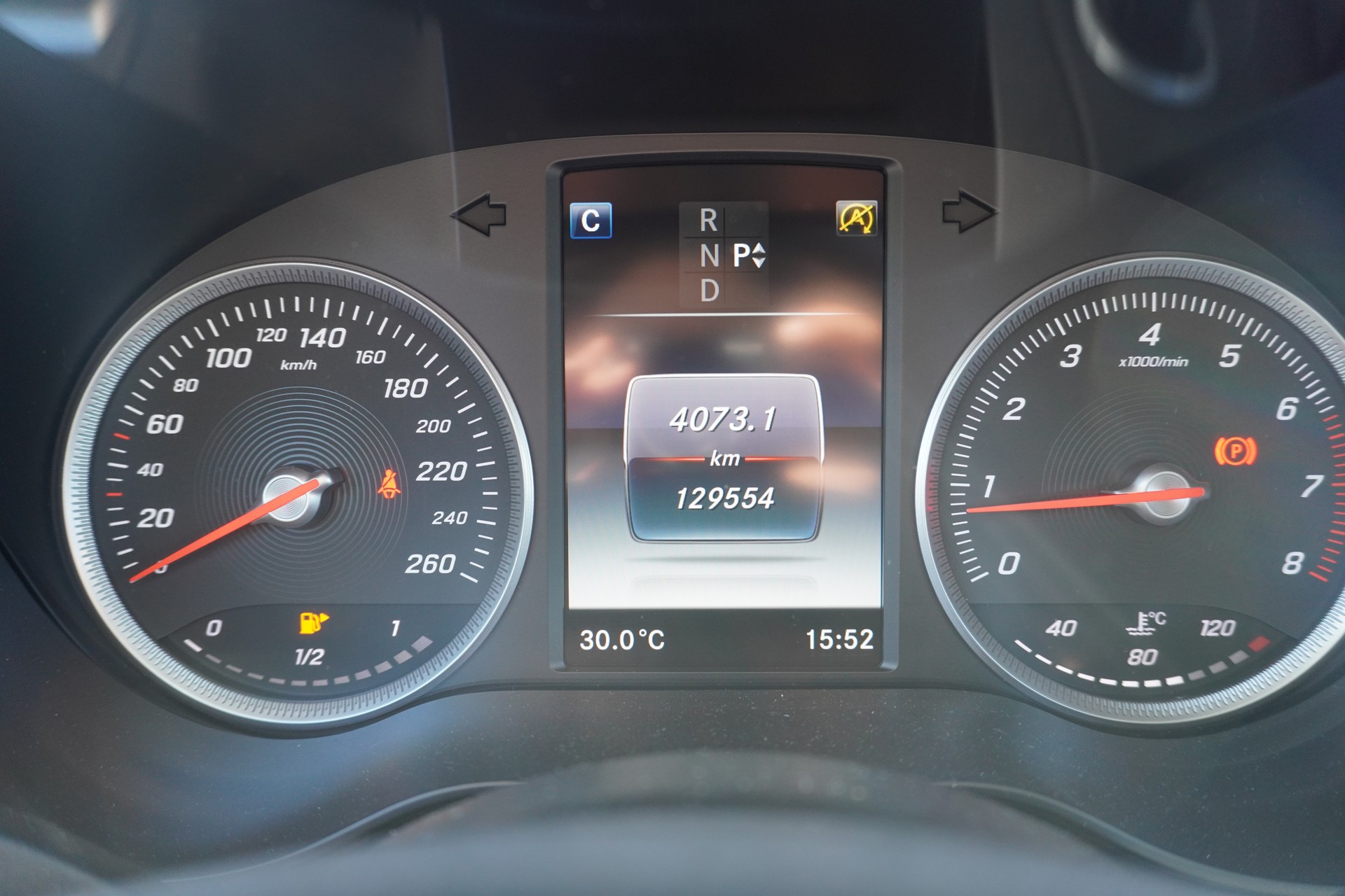 MERCEDES-BENZ GLC 250 4Matic 9G-Tronic-image-12