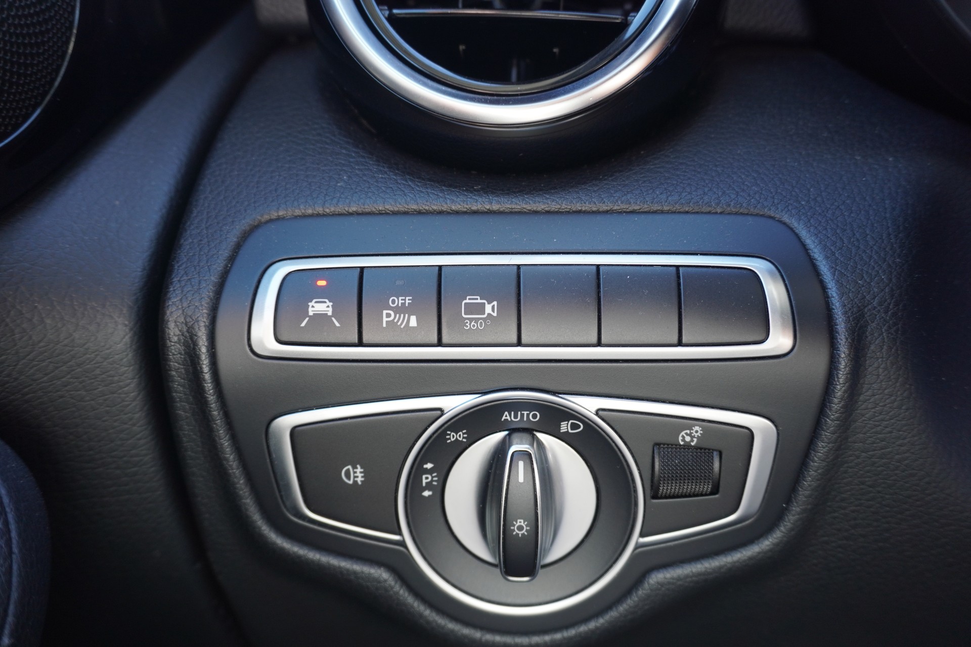 MERCEDES-BENZ GLC 250 4Matic 9G-Tronic-image-14