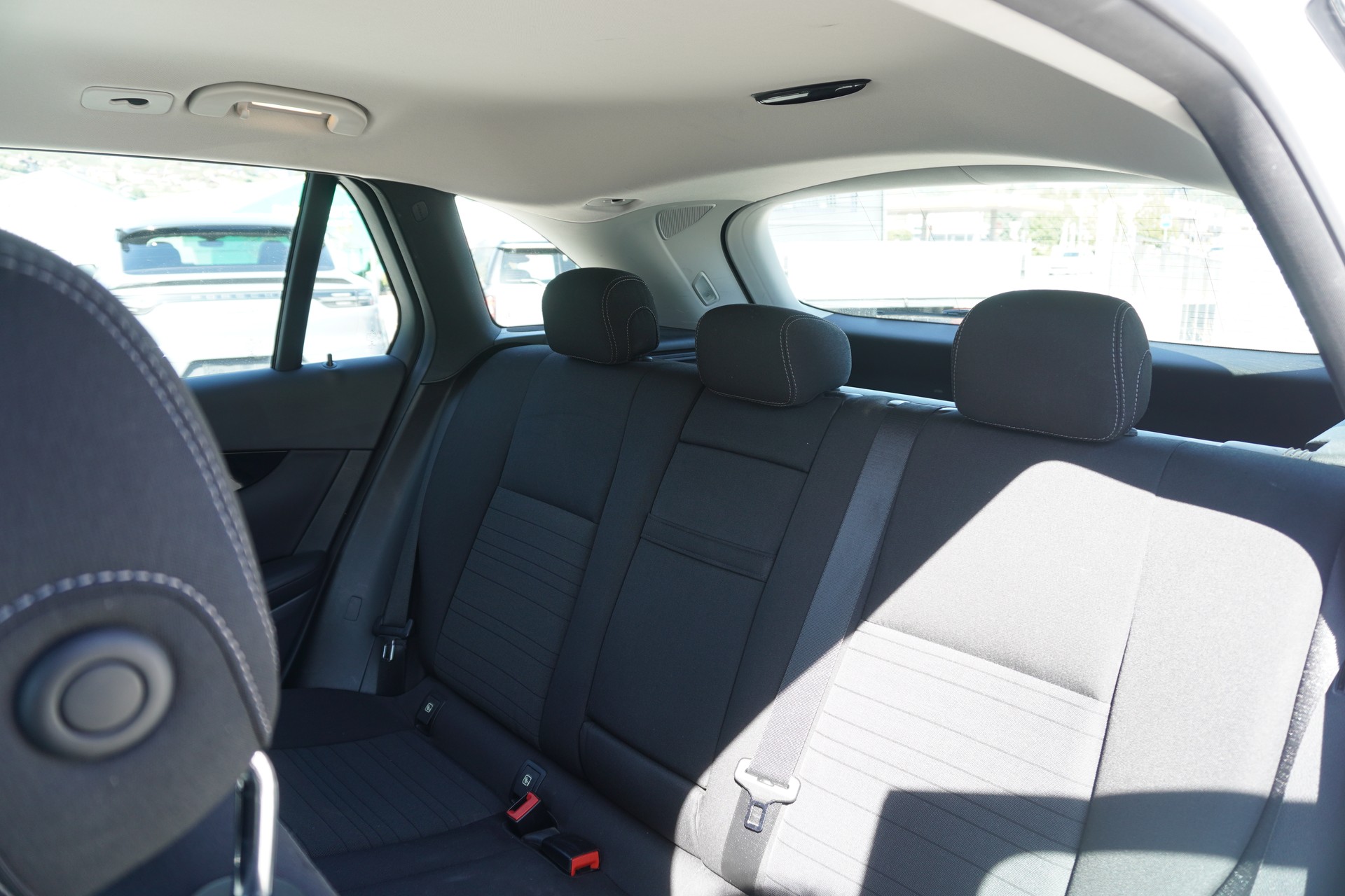 MERCEDES-BENZ GLC 250 4Matic 9G-Tronic-image-9