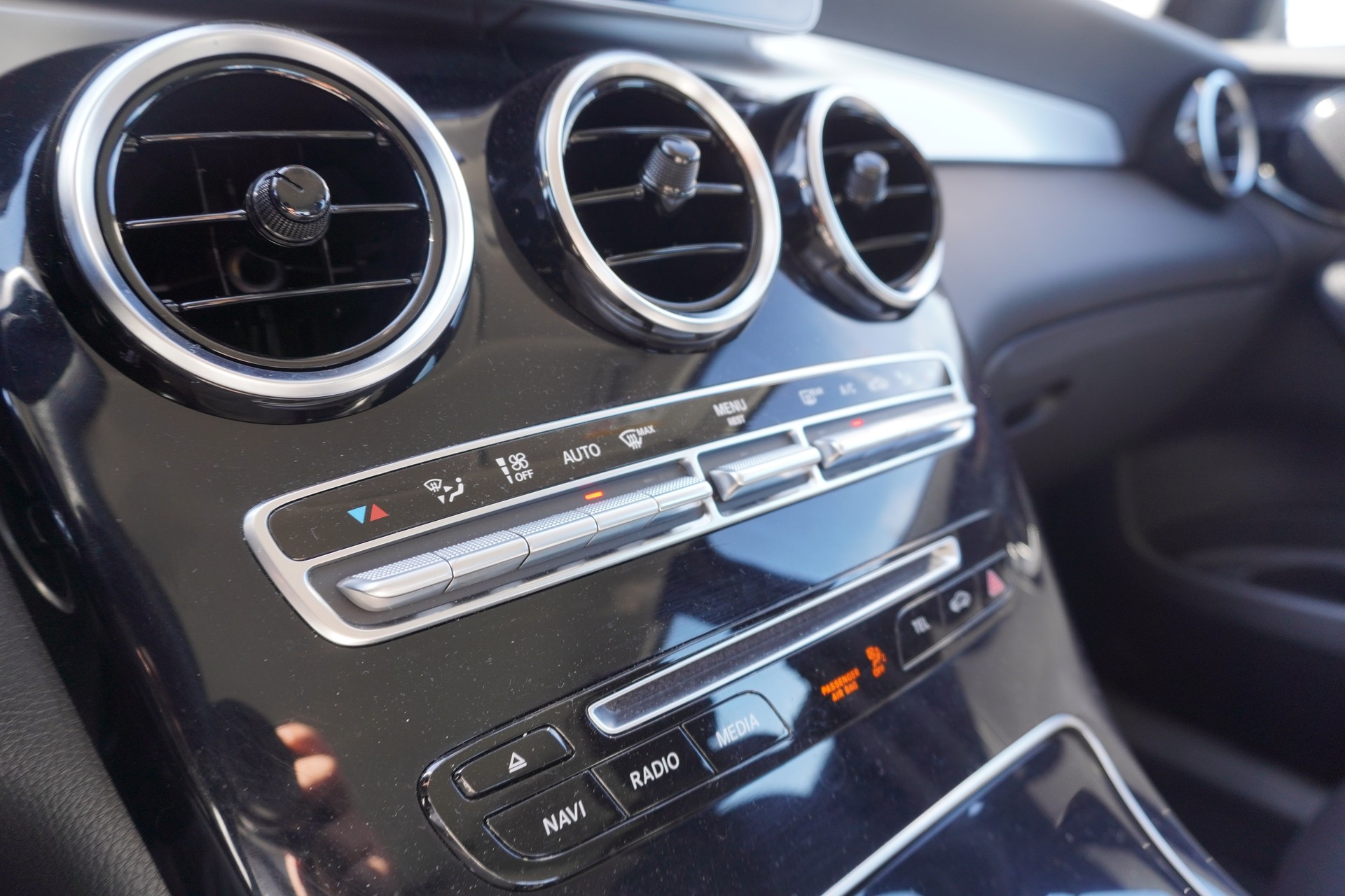 MERCEDES-BENZ GLC 250 4Matic 9G-Tronic-image-17