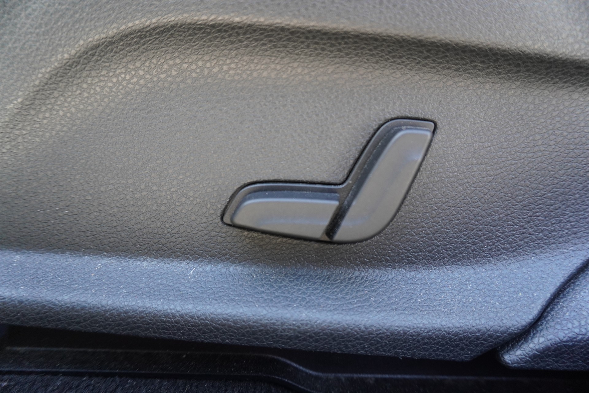 MERCEDES-BENZ GLC 250 4Matic 9G-Tronic-image-30