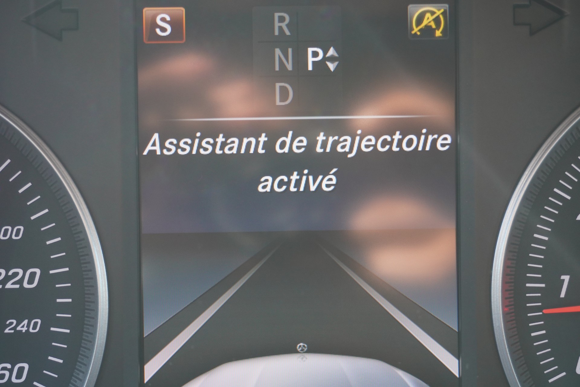 MERCEDES-BENZ GLC 250 4Matic 9G-Tronic-image-20