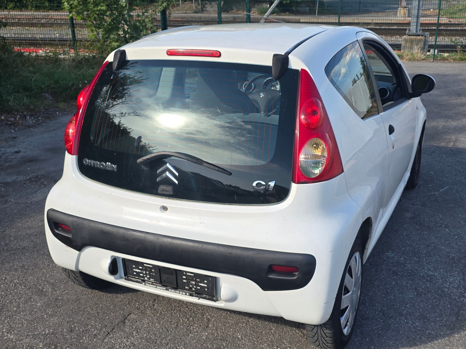 PEUGEOT 107 1.0 Trendy-image-1