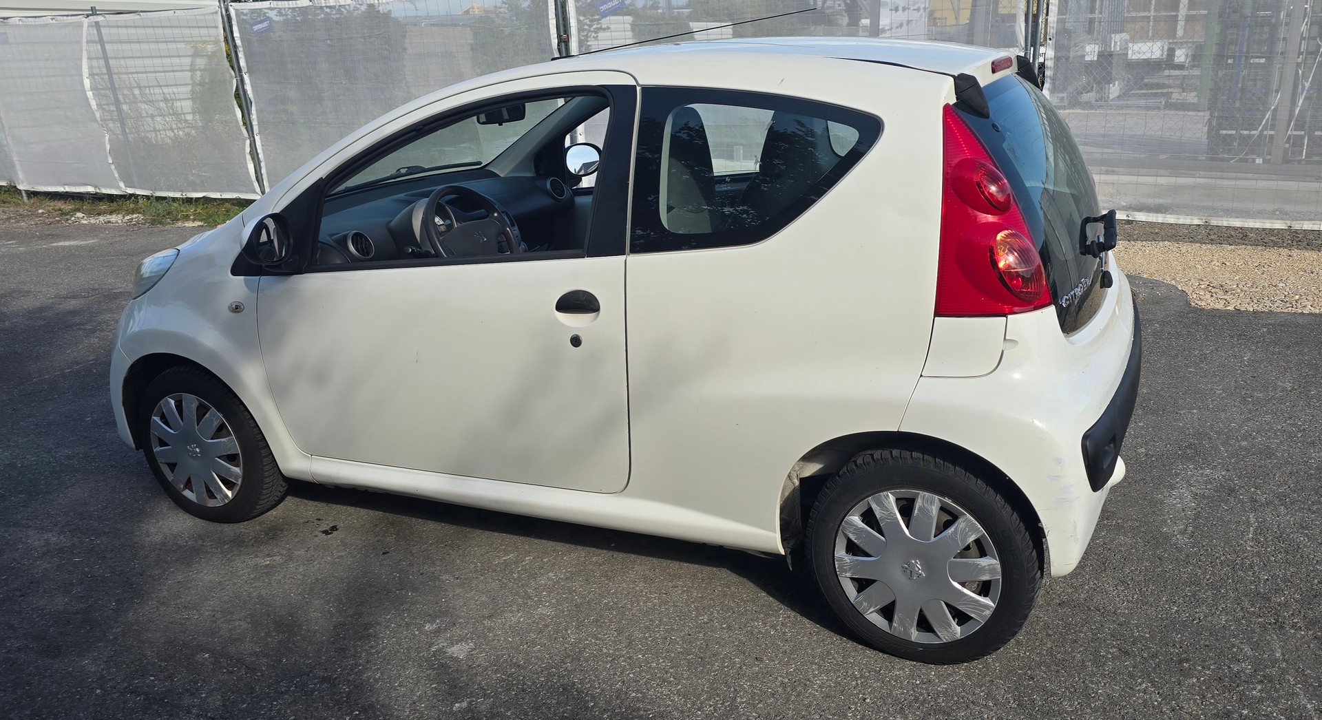 PEUGEOT 107 1.0 Trendy-image-3