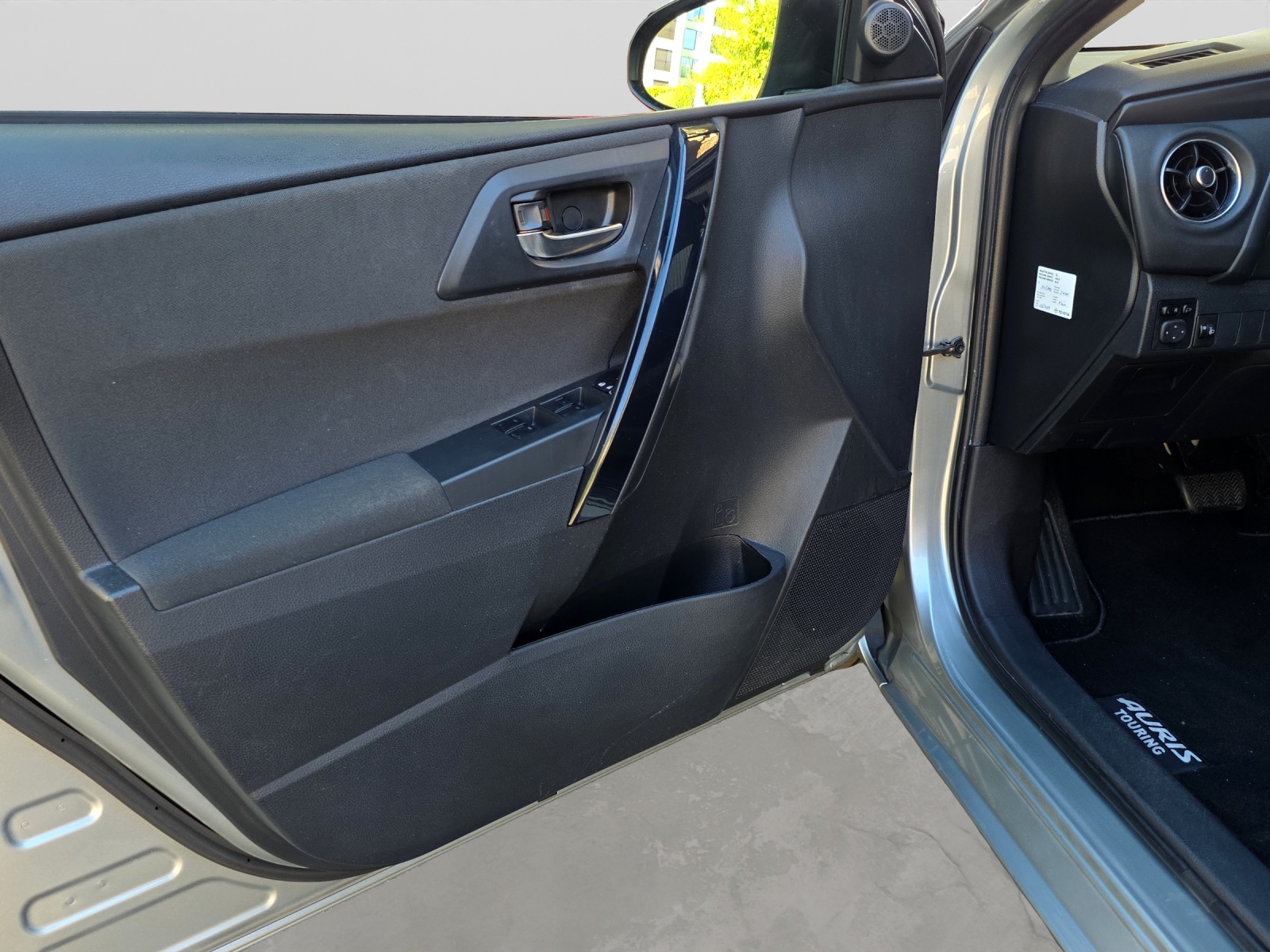 TOYOTA Auris Touring Sports 1.8 HSD Trend-image-11