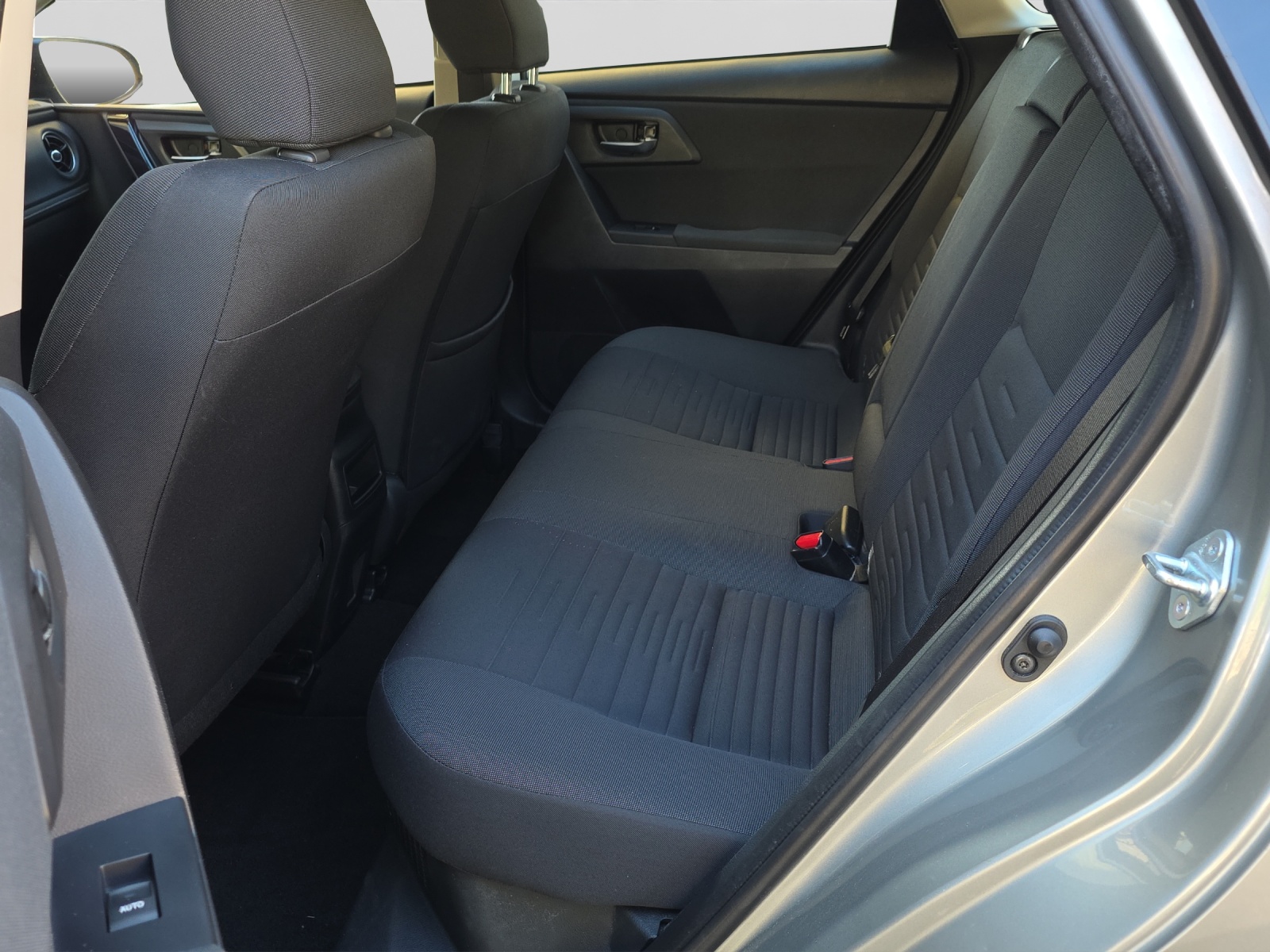 TOYOTA Auris Touring Sports 1.8 HSD Trend-image-12