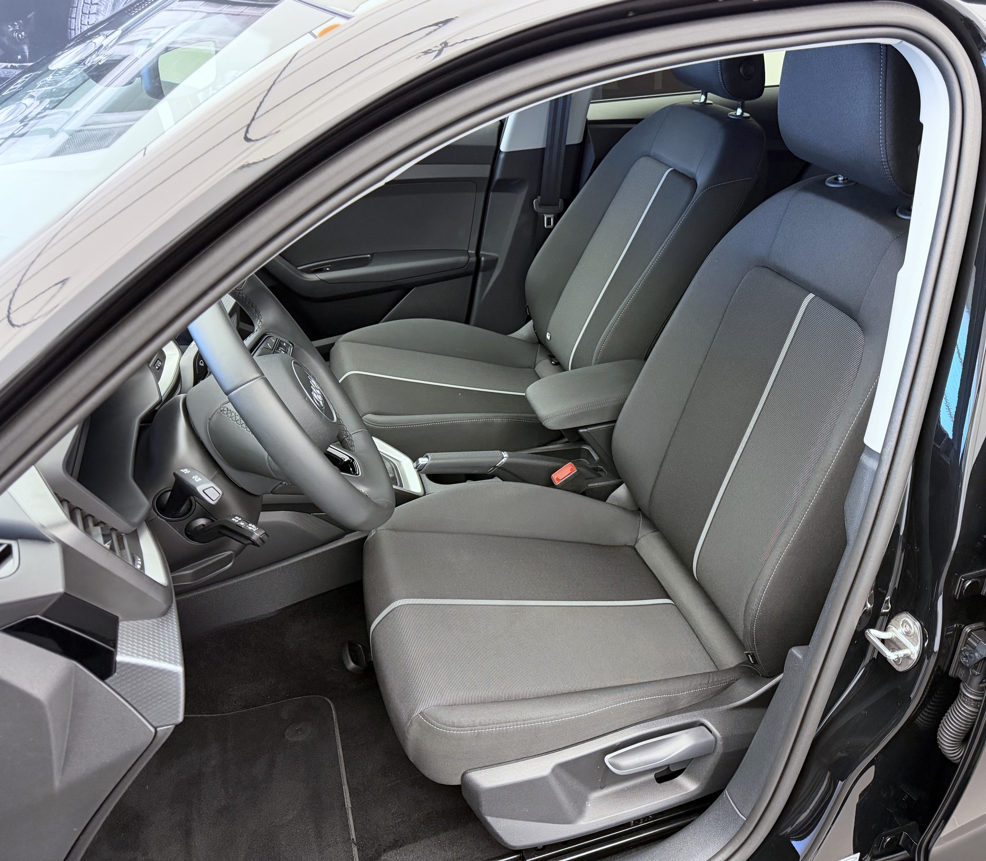 AUDI A1 allstreet 30 TFSI S-tronic-image-4