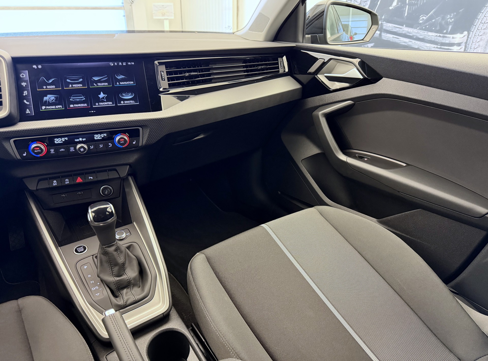 AUDI A1 allstreet 30 TFSI S-tronic-image-15