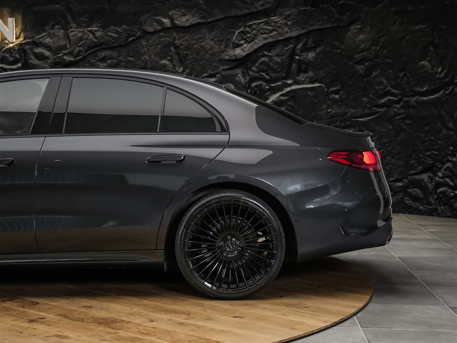 MERCEDES-BENZ E 200 AMG Line 9G-Tronic *21" Felgen*-image-16