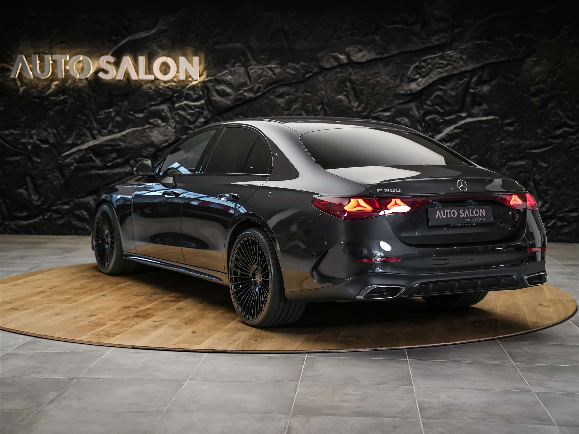 MERCEDES-BENZ E 200 AMG Line 9G-Tronic *21" Felgen*-image-2