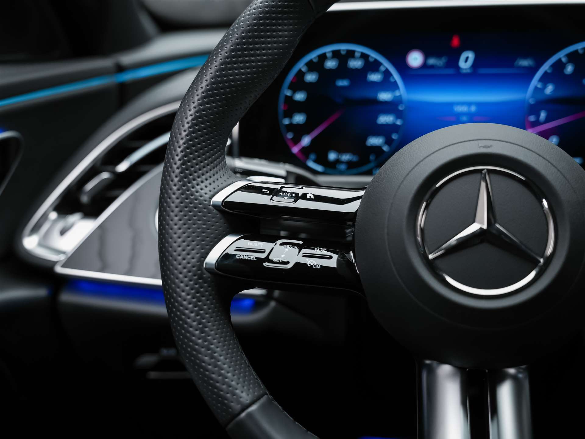 MERCEDES-BENZ E 200 AMG Line 9G-Tronic *21" Felgen*Werksgarantie*Lenkradheizung*Ambientebeleuchtung*-image-26