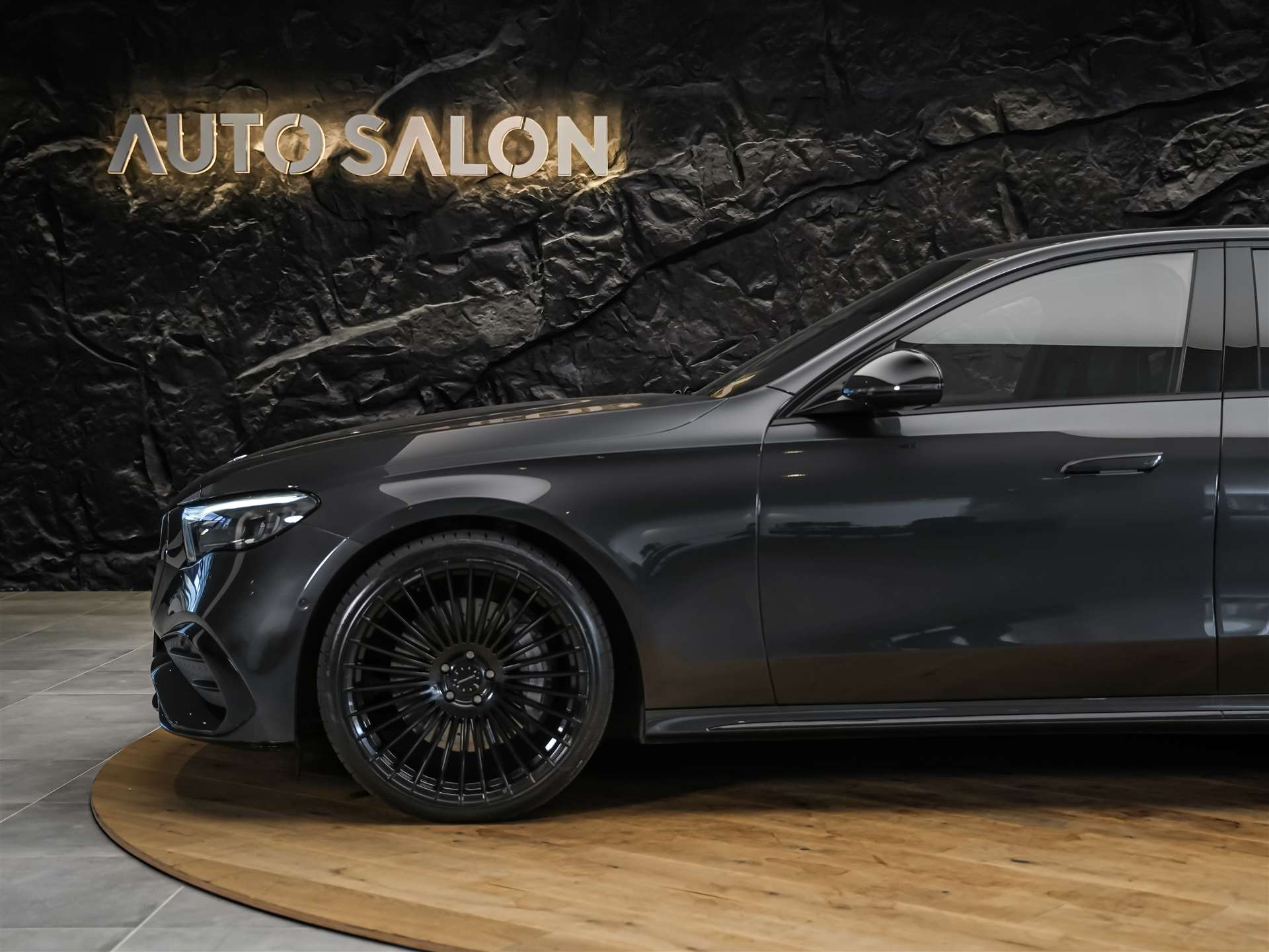 MERCEDES-BENZ E 200 AMG Line 9G-Tronic *21" Felgen*-image-14