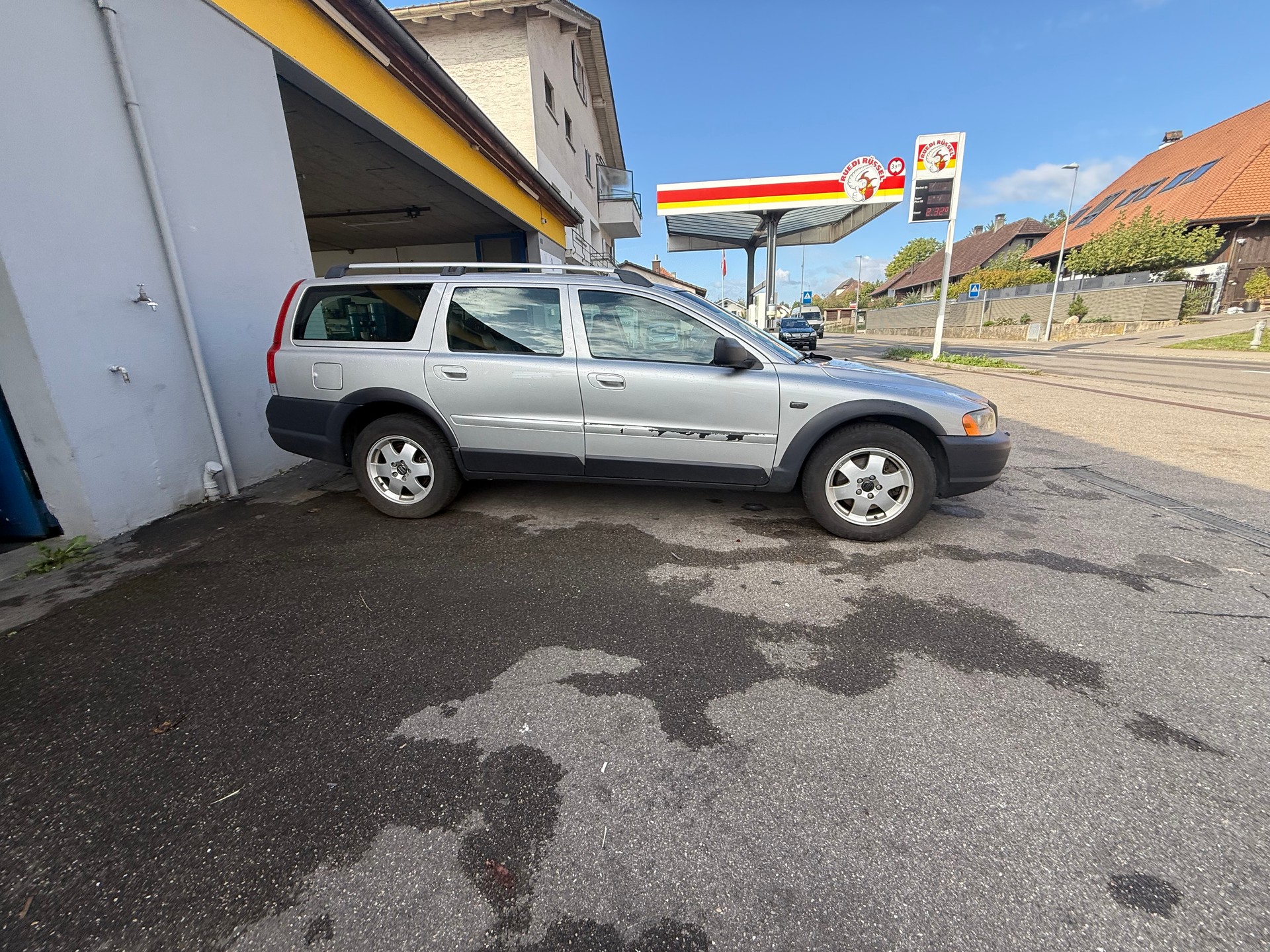 VOLVO XC70 2.4D(D5)AWD Momentum-image-3
