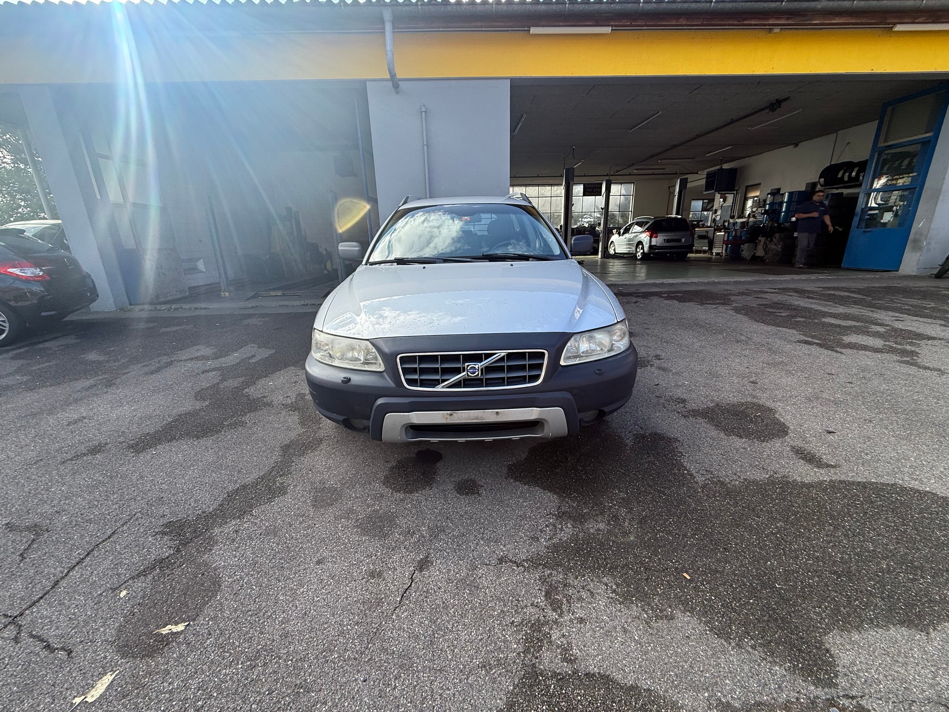 VOLVO XC70 2.4D(D5)AWD Momentum-image-2