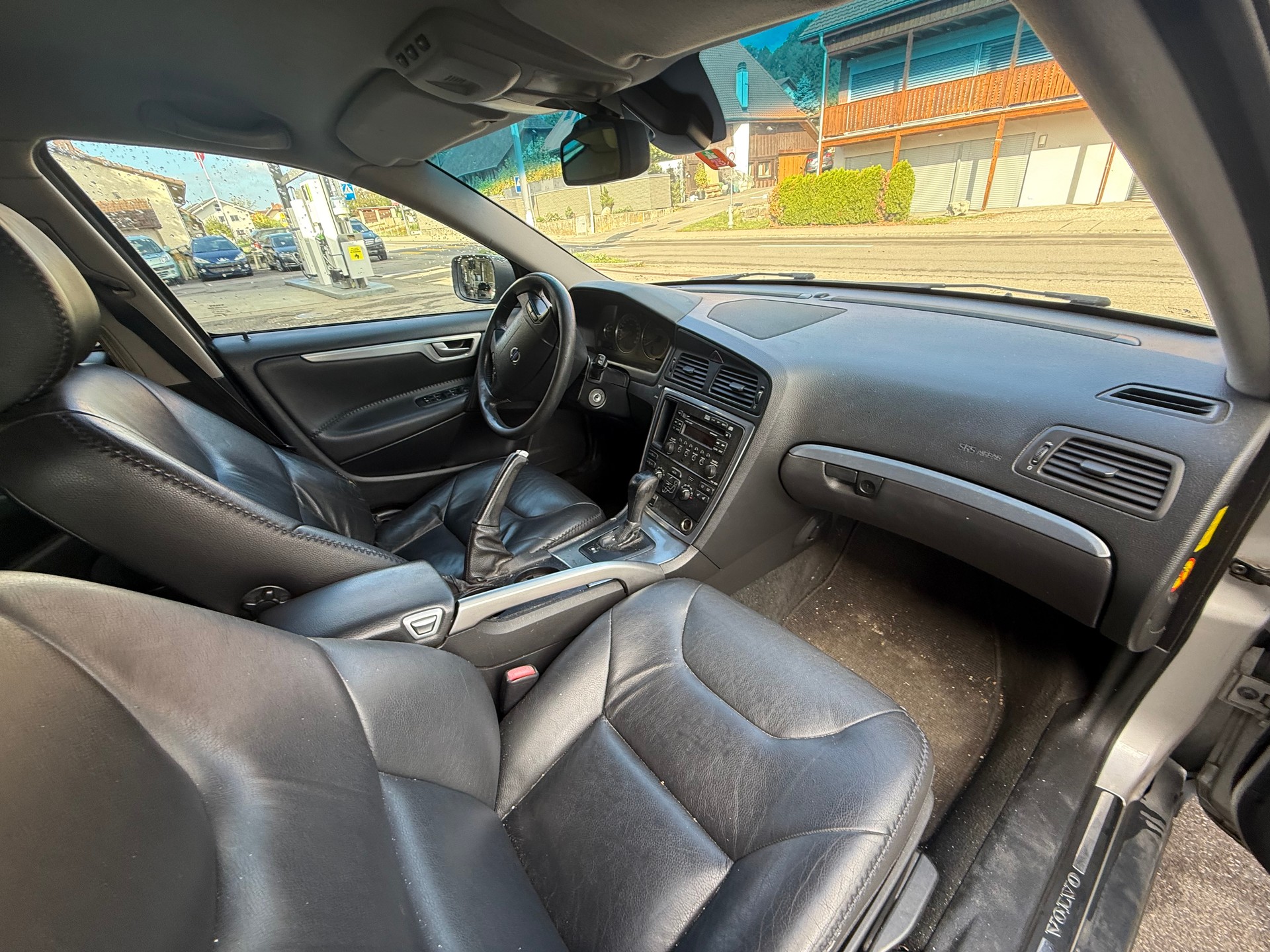 VOLVO XC70 2.4D(D5)AWD Momentum-image-8
