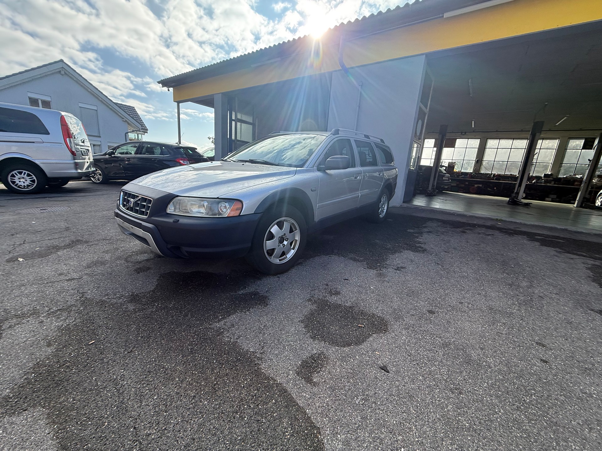 VOLVO XC70 2.4D(D5)AWD Momentum-image-1