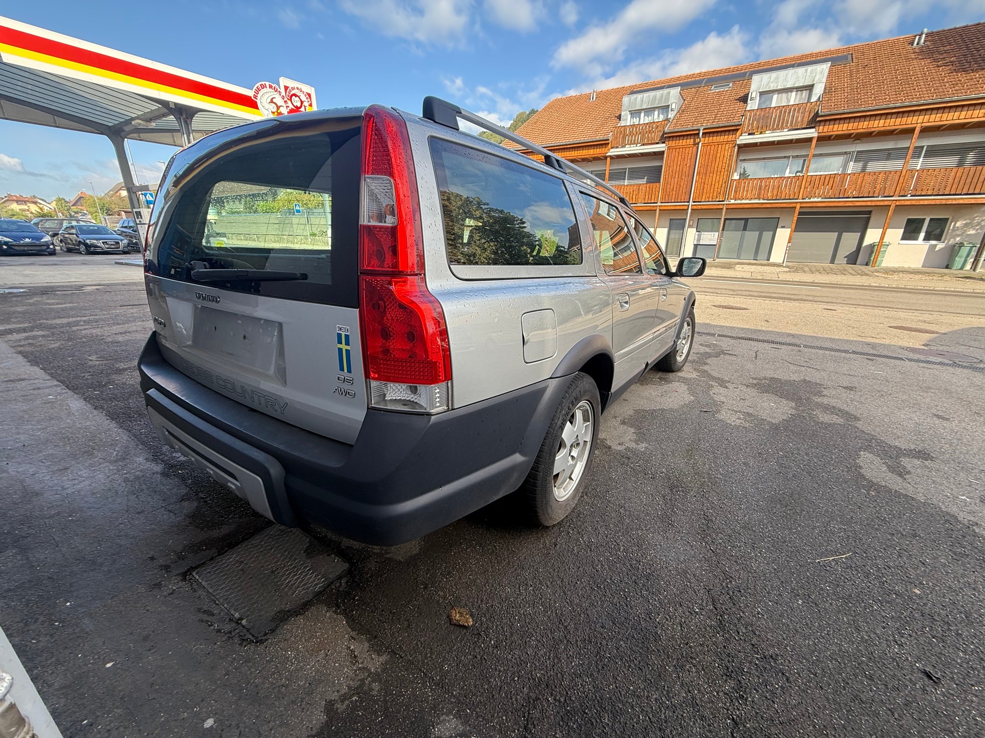 VOLVO XC70 2.4D(D5)AWD Momentum-image-4