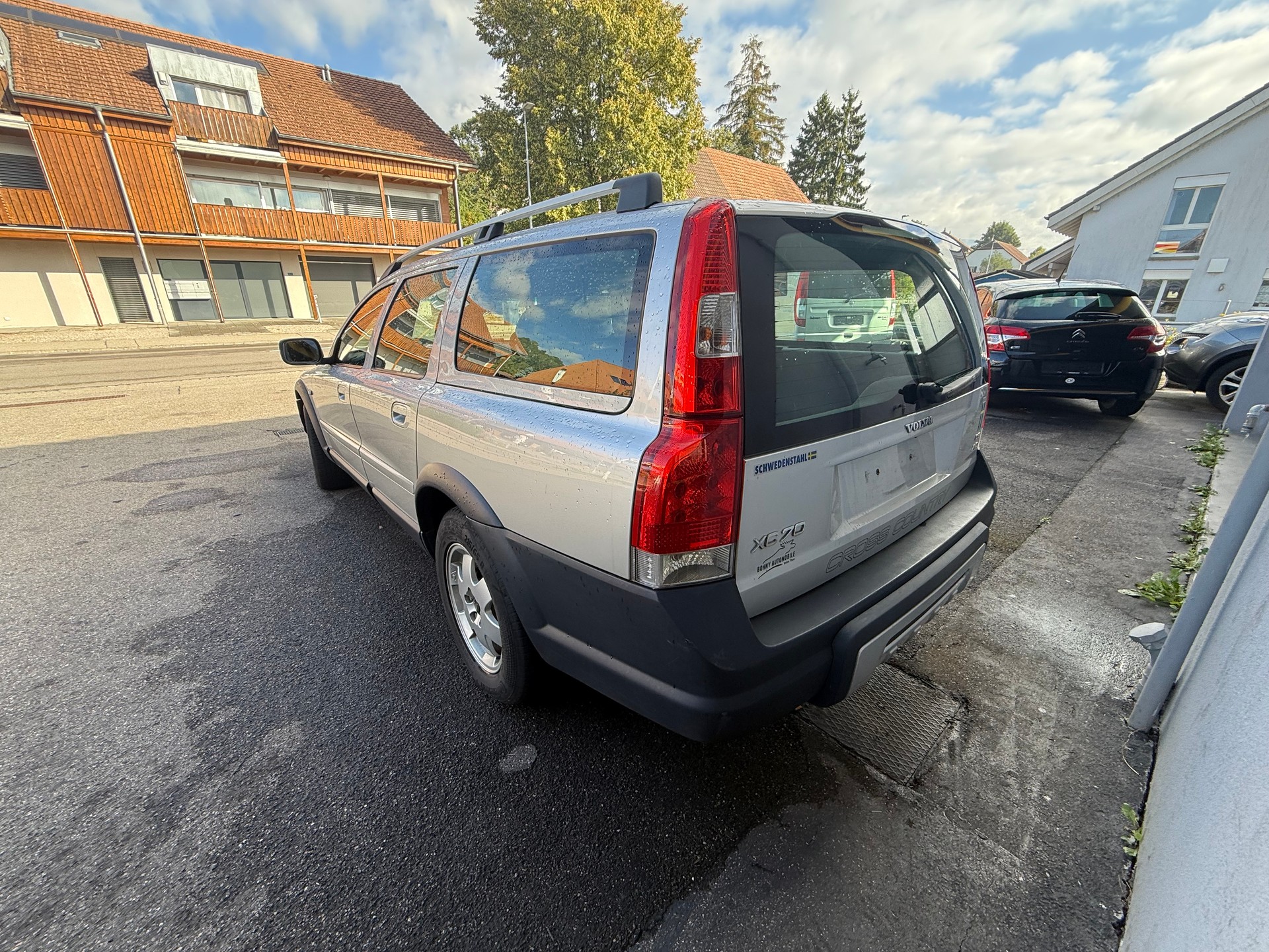 VOLVO XC70 2.4D(D5)AWD Momentum-image-5