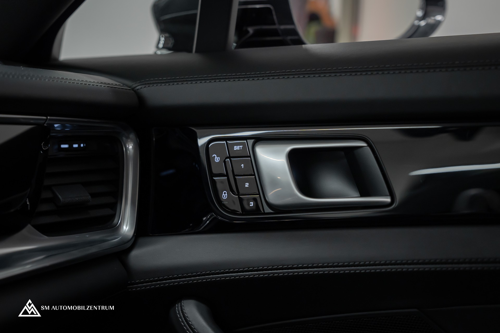 PORSCHE Panamera 3.0 V6 4 / Approved / Panorama / 360° / Bose / AHK-image-38
