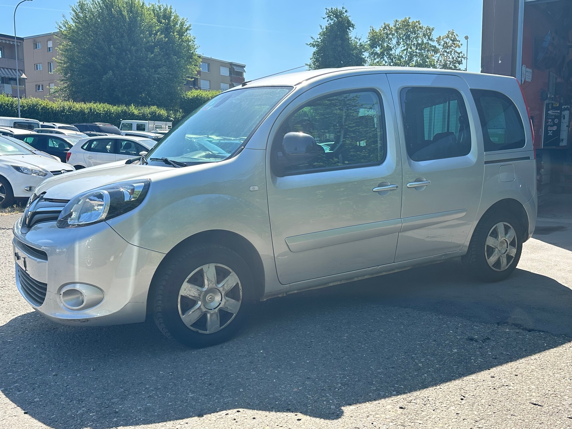 RENAULT Kangoo 1.6 16V Swiss Edition Automatic-image-5