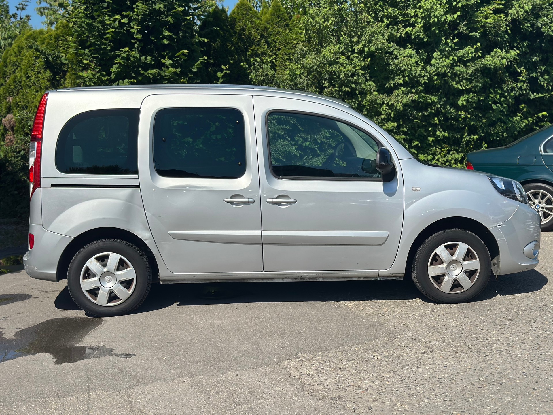 RENAULT Kangoo 1.6 16V Swiss Edition Automatic-image-2