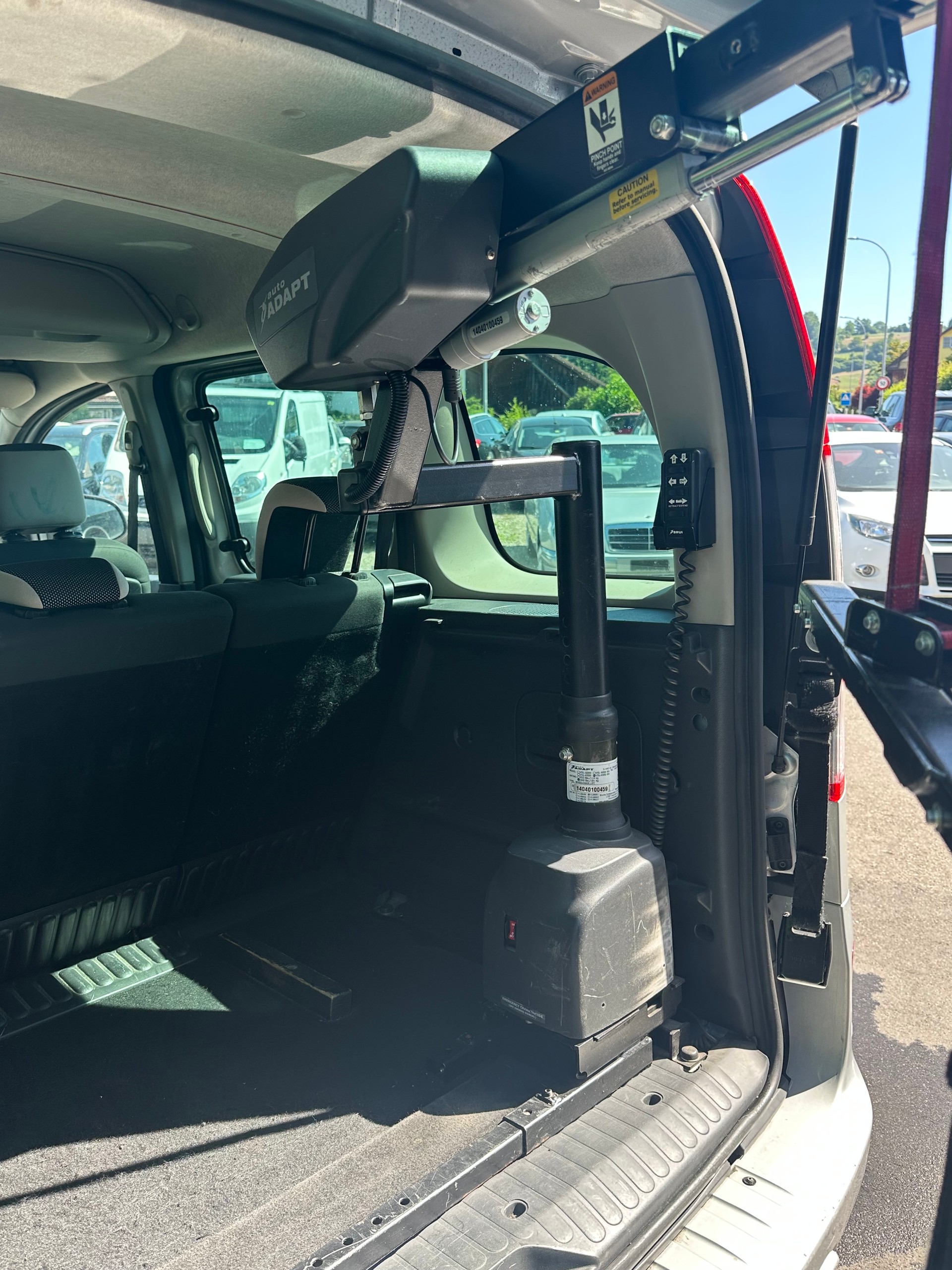 RENAULT Kangoo 1.6 16V Swiss Edition Automatic-image-12