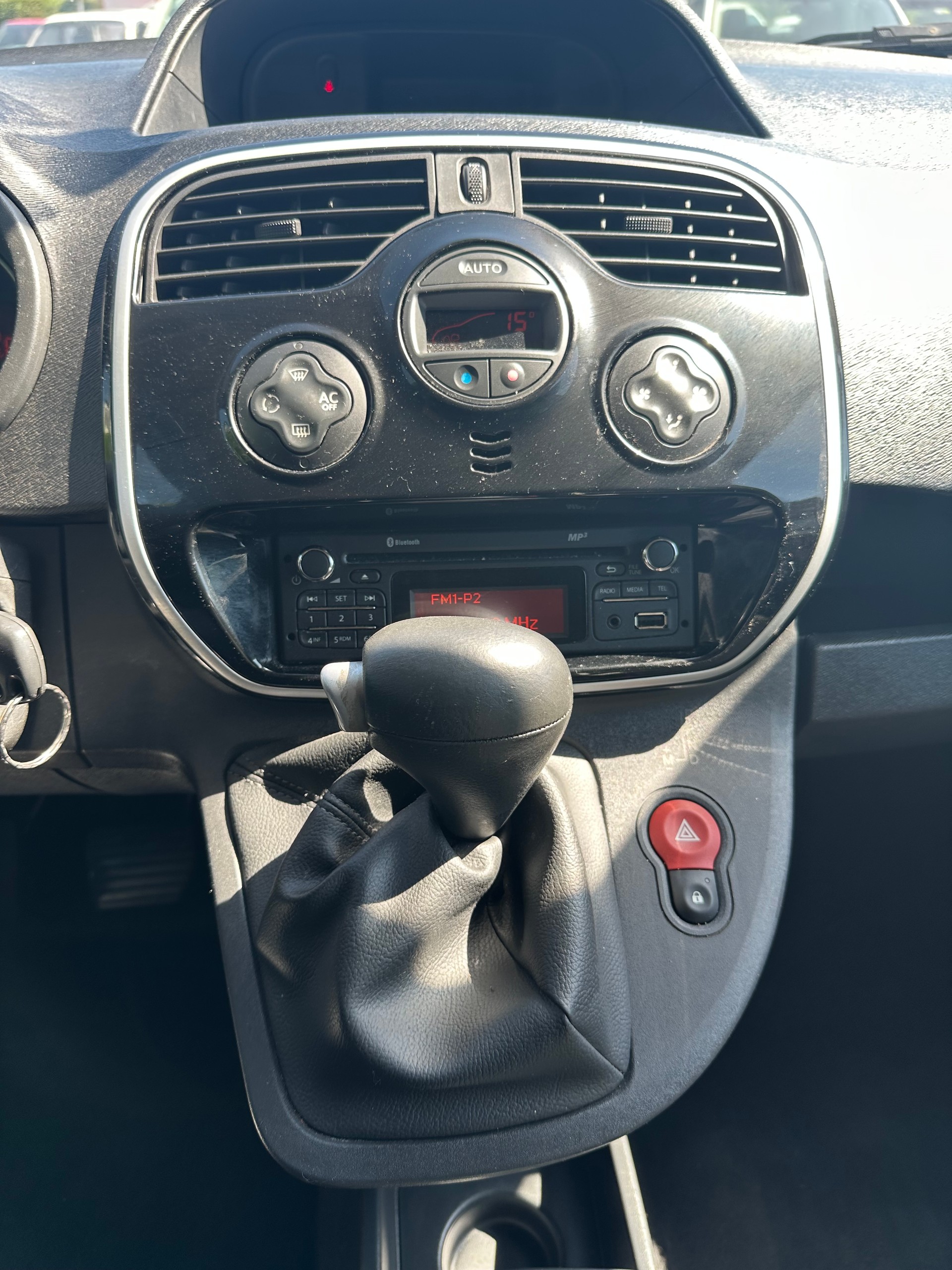 RENAULT Kangoo 1.6 16V Swiss Edition Automatic-image-13