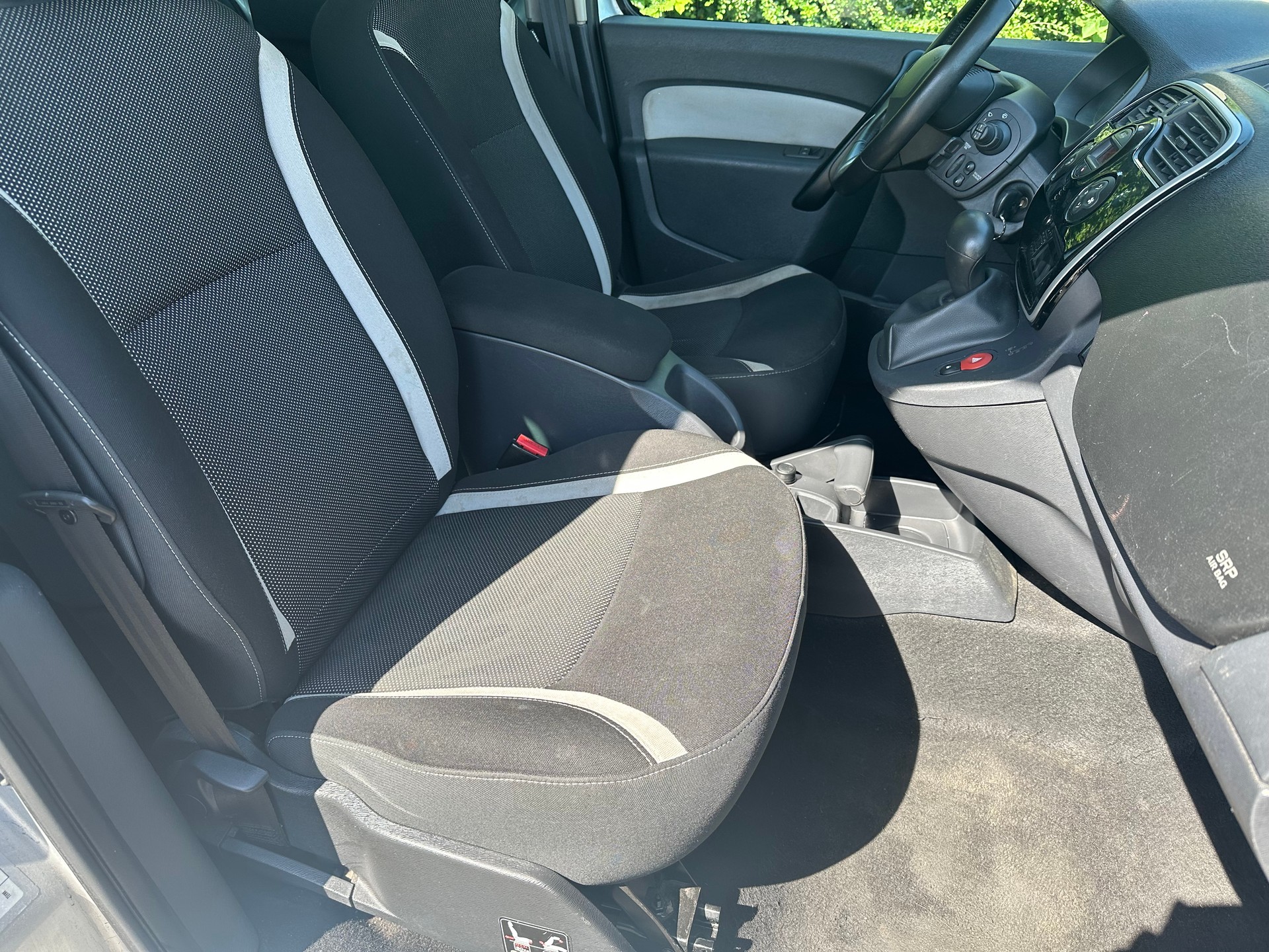 RENAULT Kangoo 1.6 16V Swiss Edition Automatic-image-7