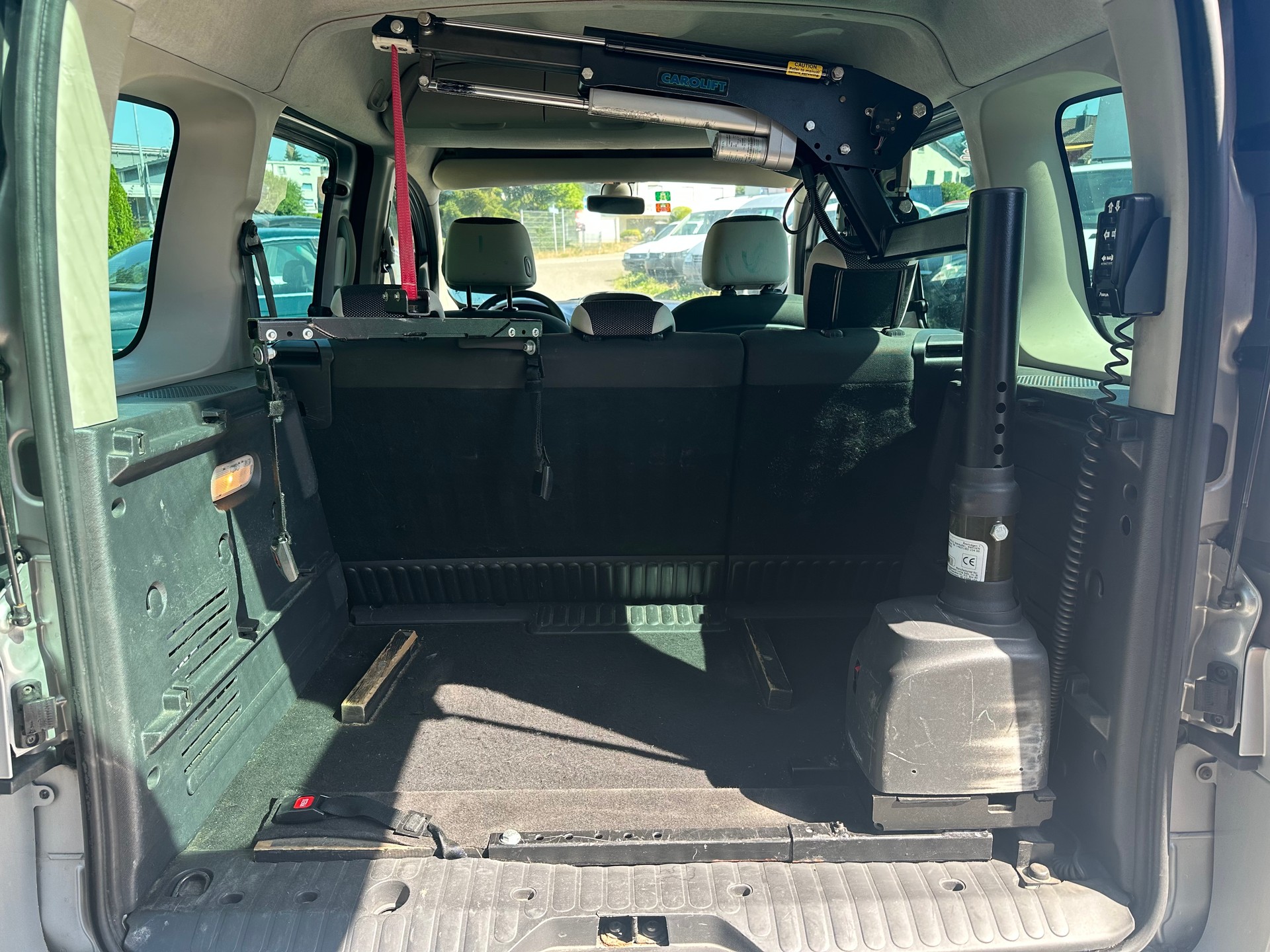 RENAULT Kangoo 1.6 16V Swiss Edition Automatic-image-9