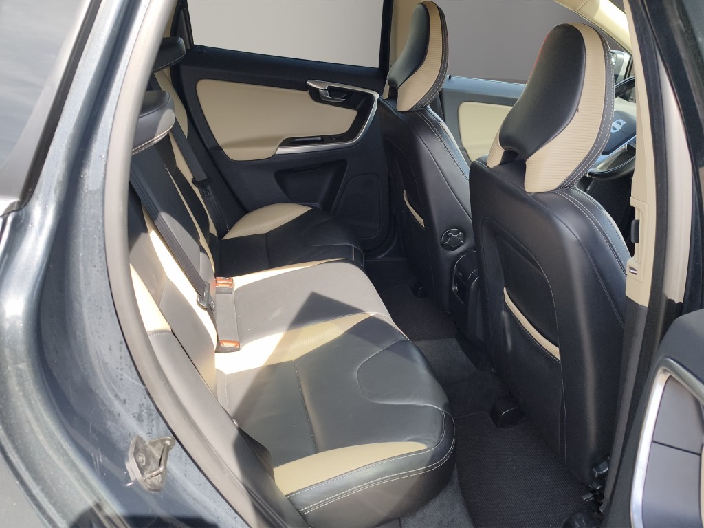 VOLVO XC60 2.4 D5 Kinetic R-Design AWD-image-7
