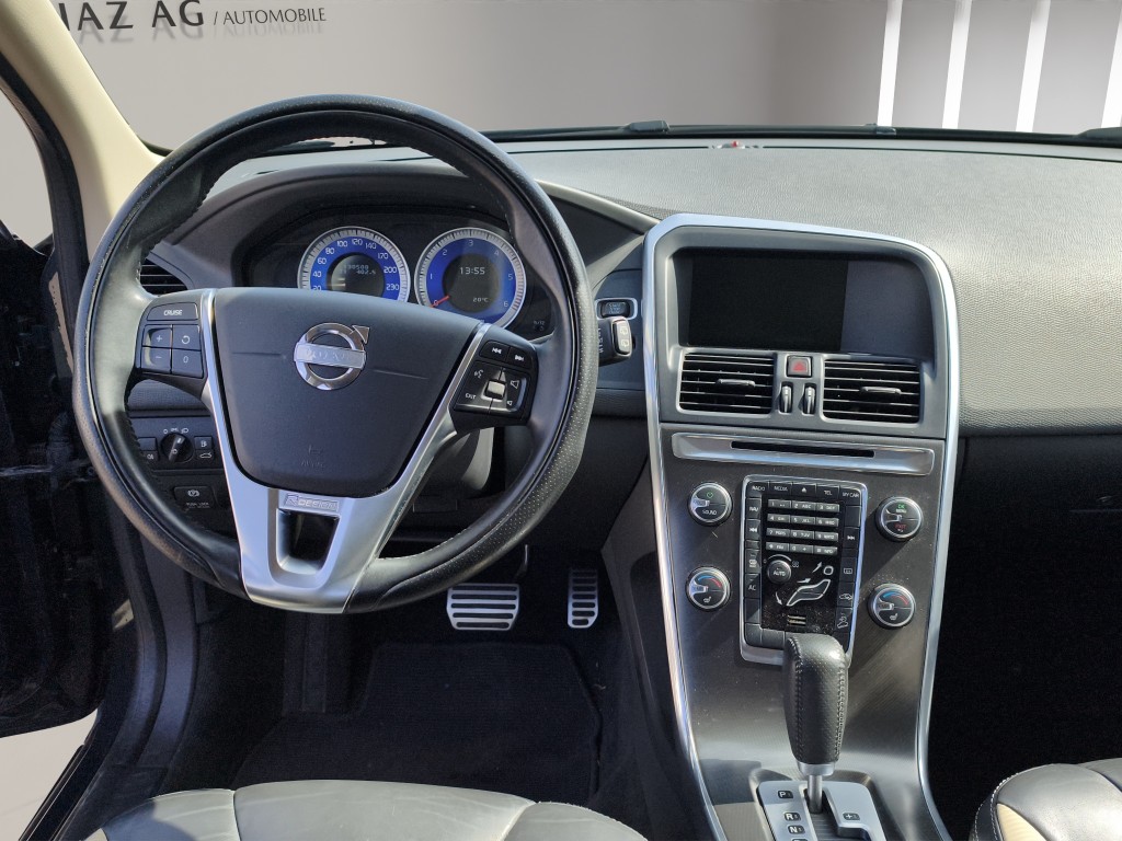 VOLVO XC60 2.4 D5 Kinetic R-Design AWD-image-10