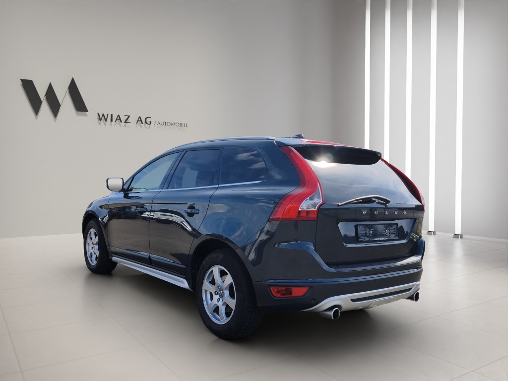 VOLVO XC60 2.4 D5 Kinetic R-Design AWD-image-3