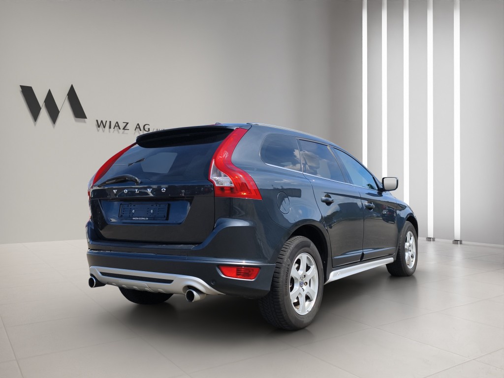 VOLVO XC60 2.4 D5 Kinetic R-Design AWD-image-9